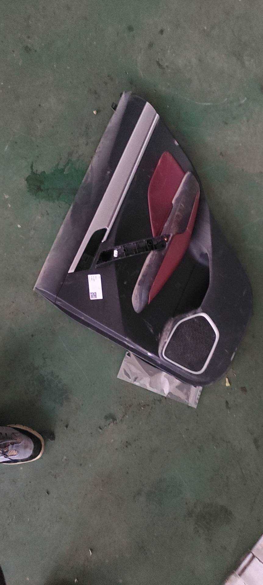 8890590794580 右后车门内饰板总成