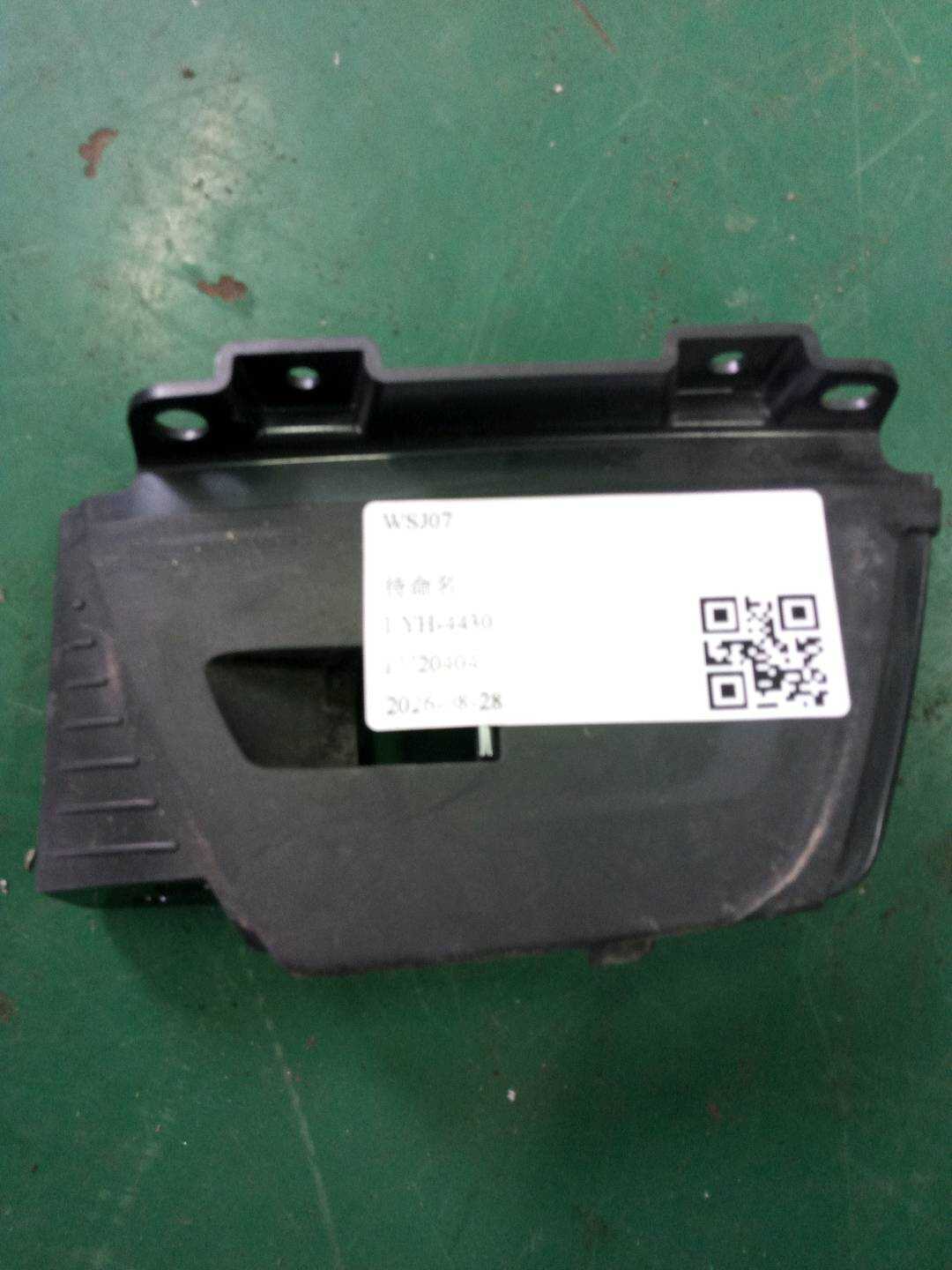51429471962 后门玻璃升降开关装饰板（右）