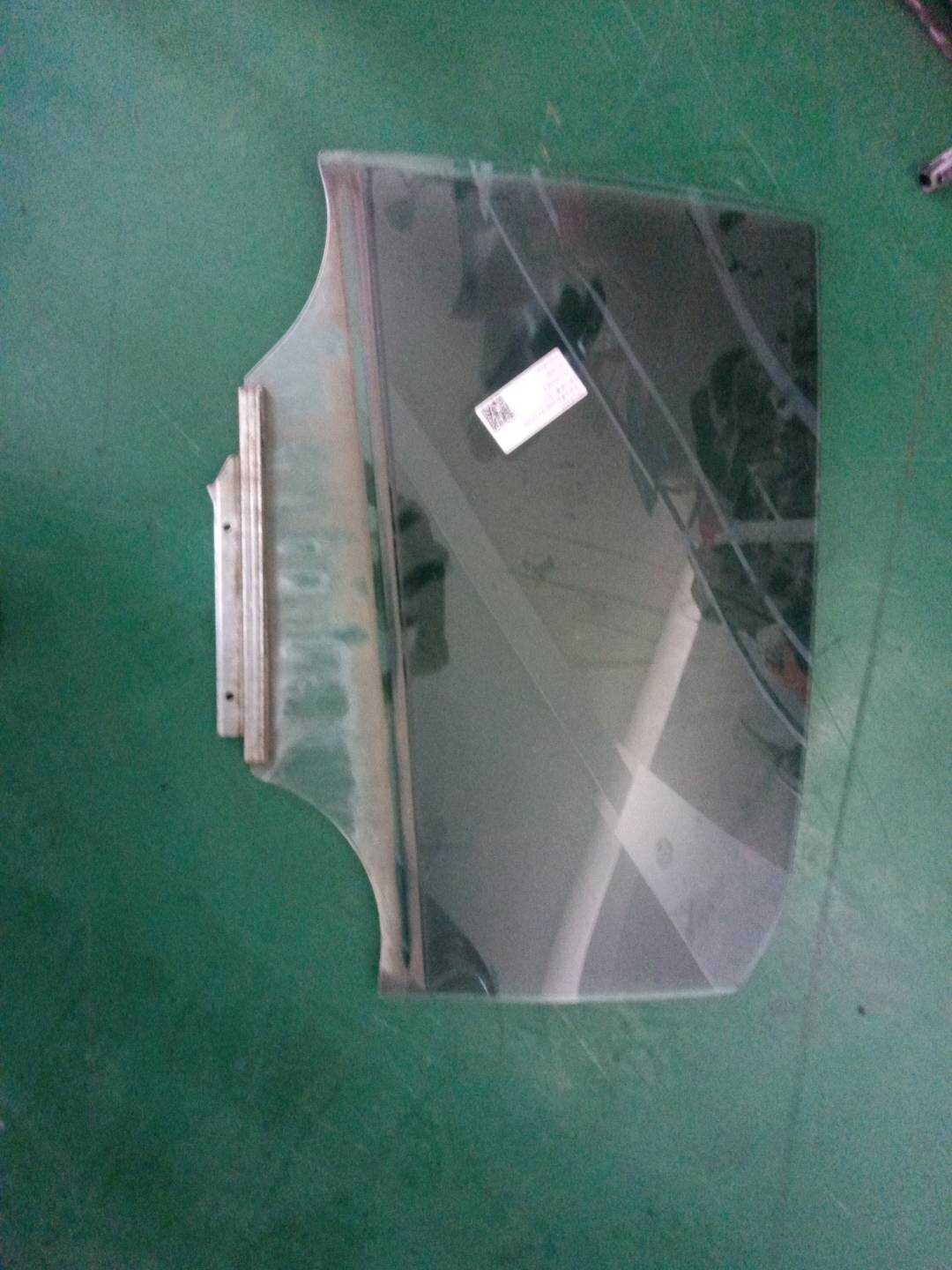 6811402220 后门玻璃(左)
