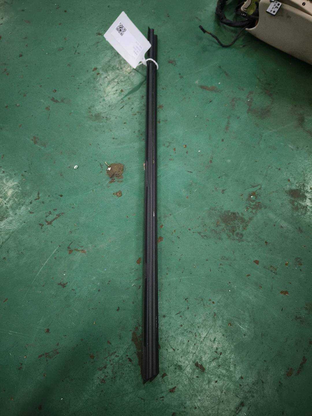 1K5837471D Front Door Window Molding (Left Inner)