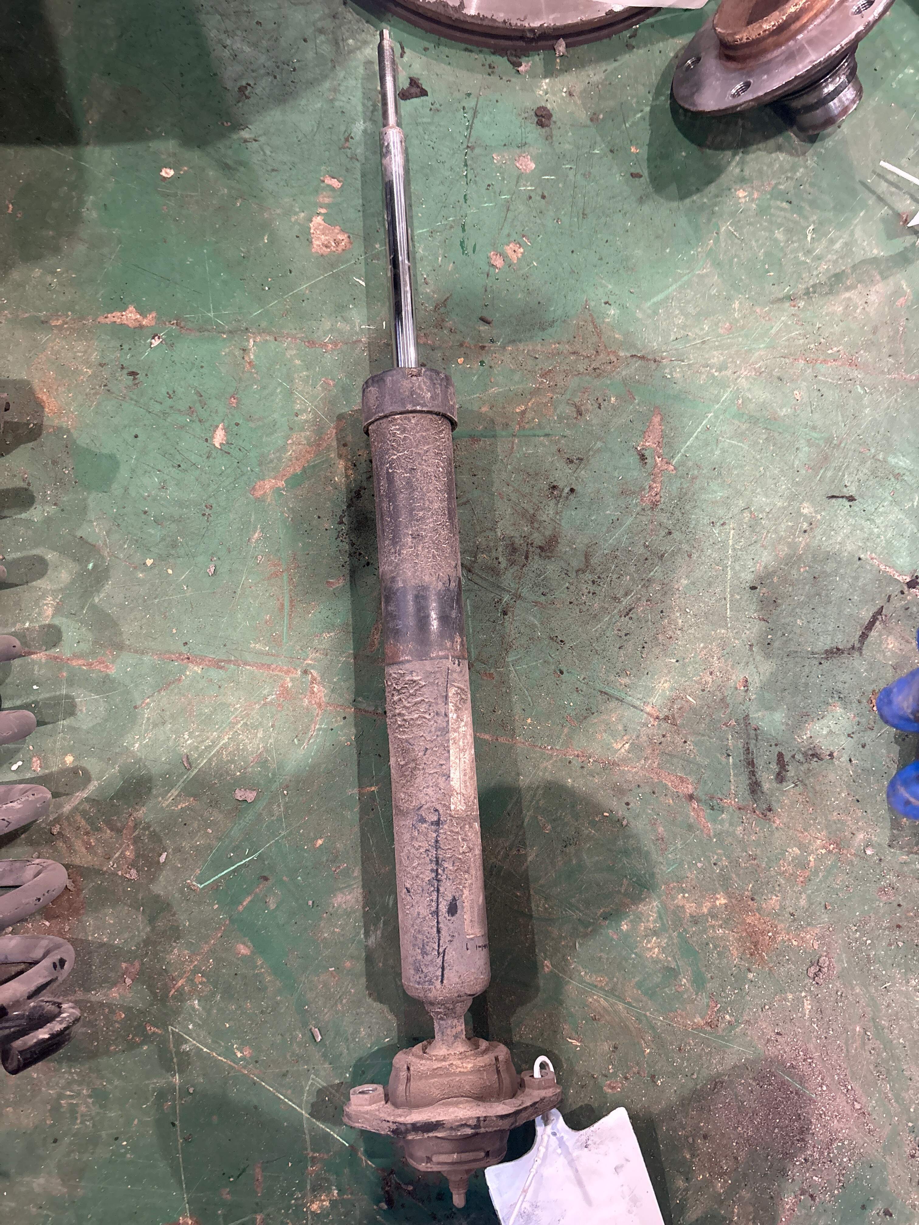 33522406287 后减震器(右)