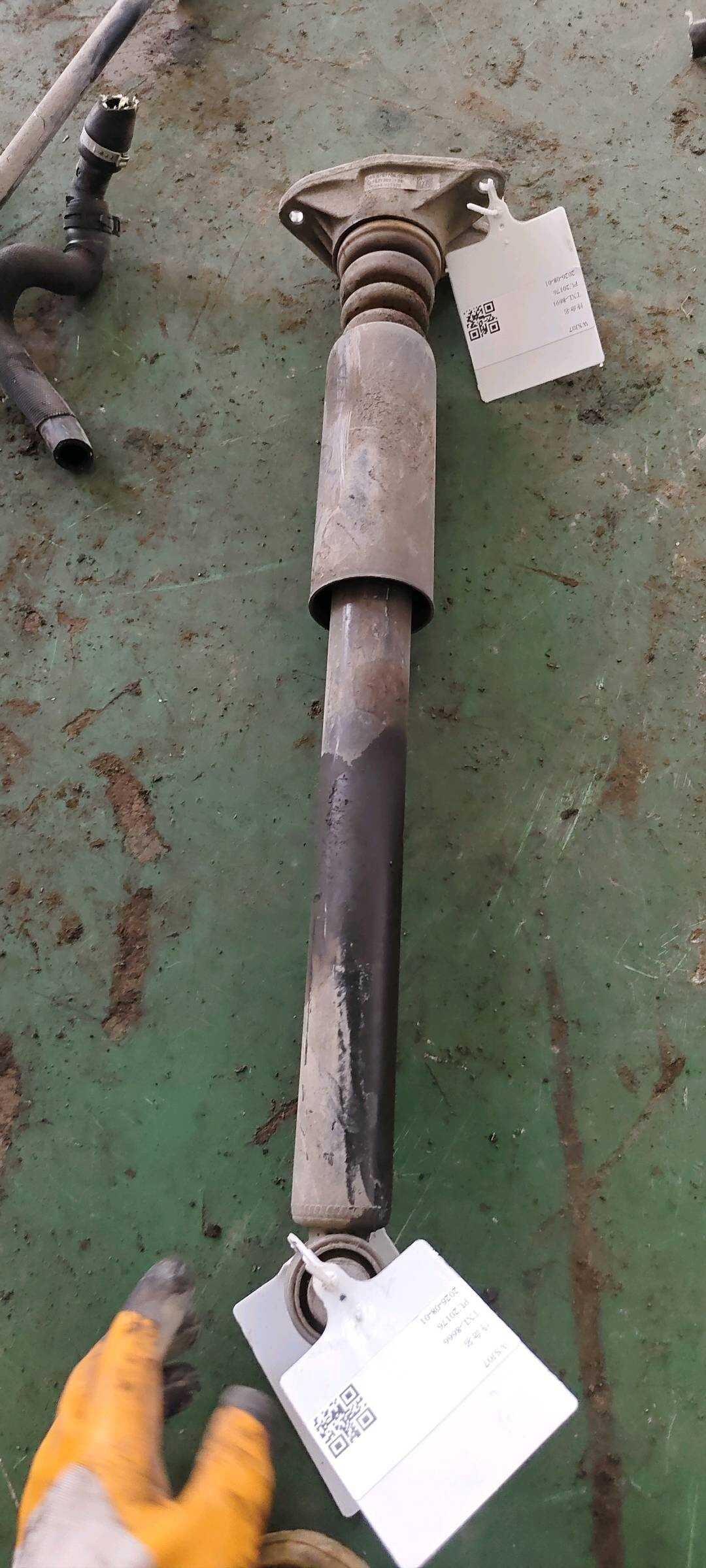 33506877076 后减震器芯
