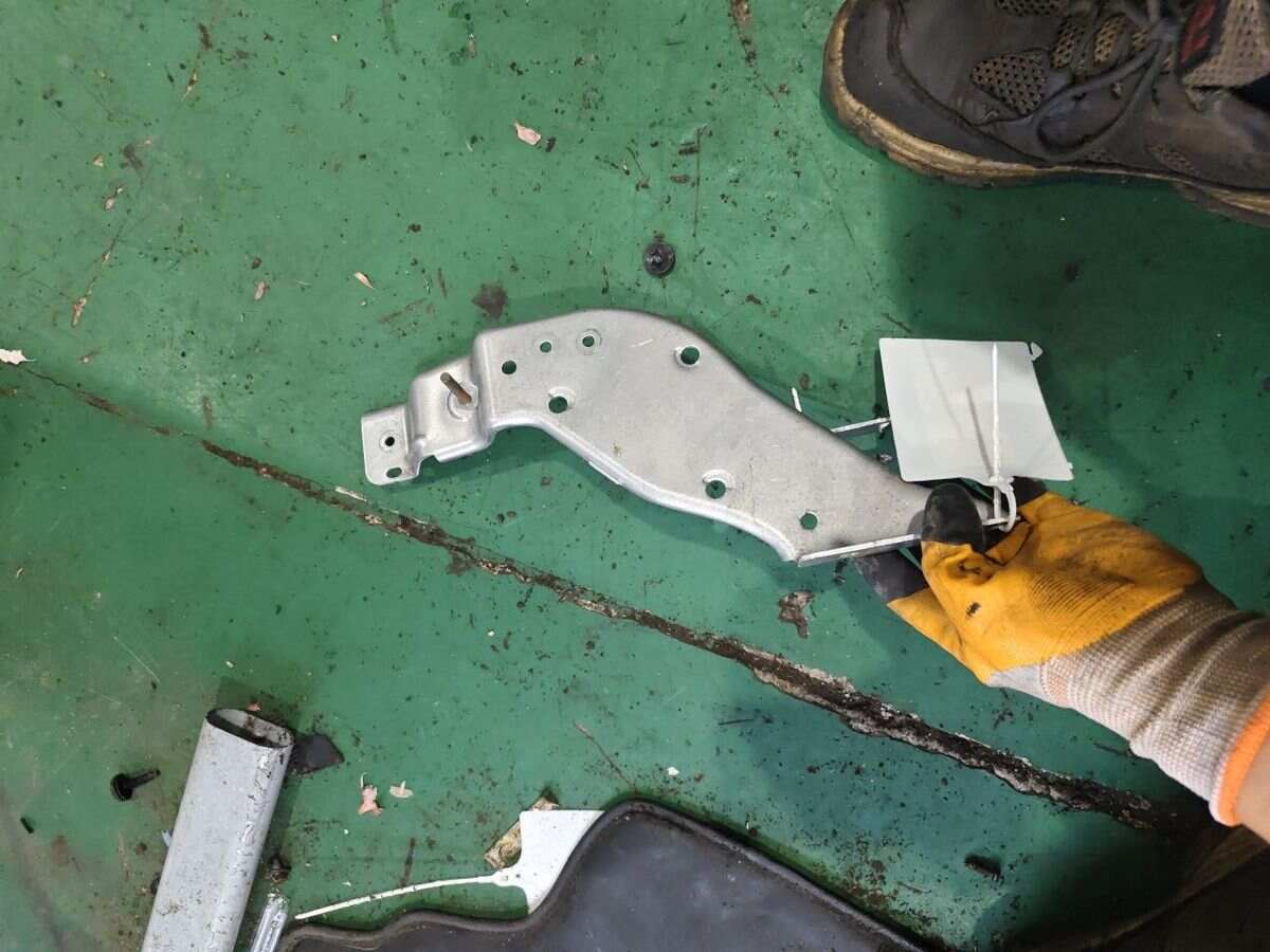 1K1819473H Bracket