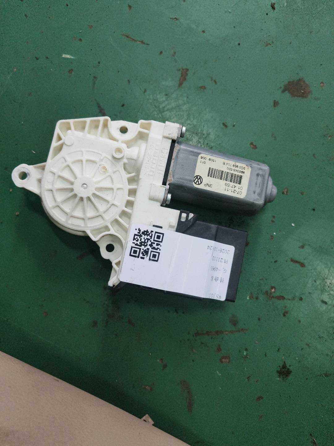 3C0959704BVW3 后门玻璃升降电机(右)