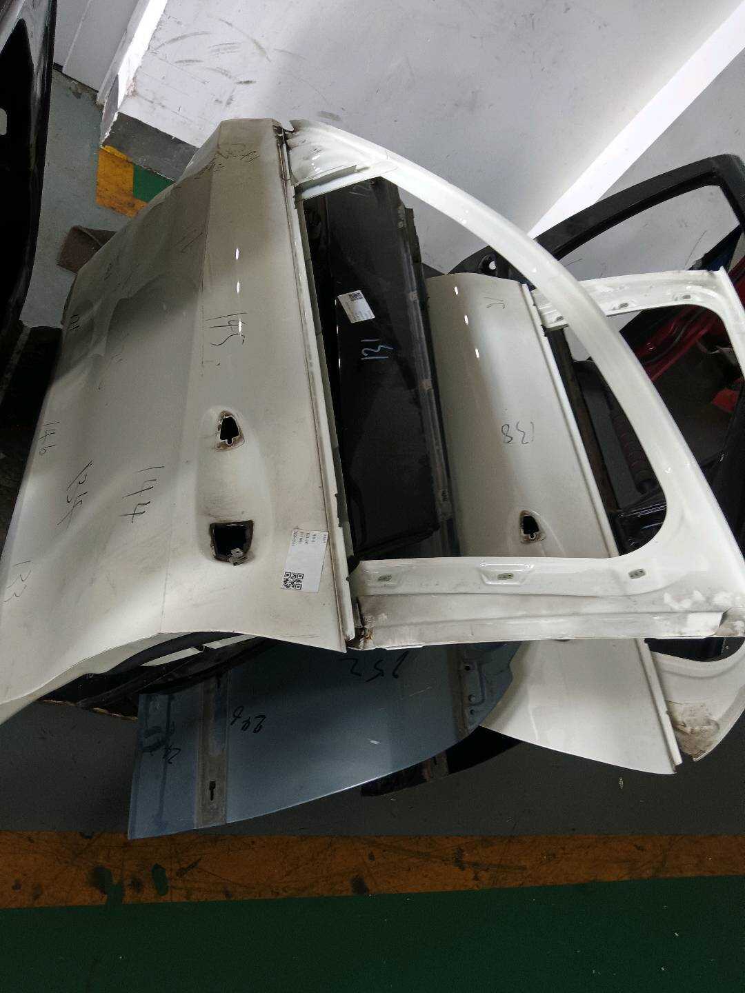 A1767200105 前门壳（左）