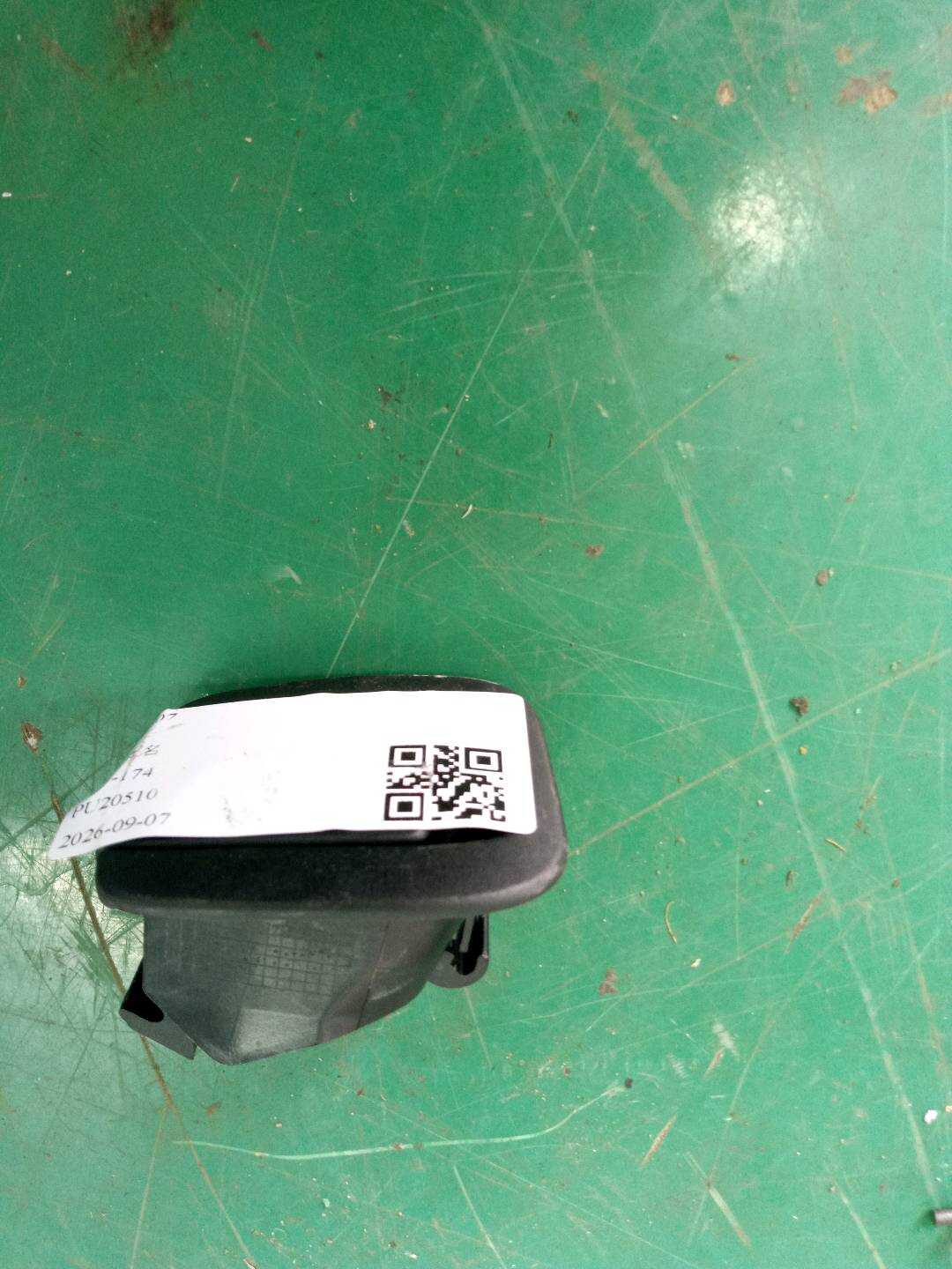52207382949 后座椅底座小饰板(左)