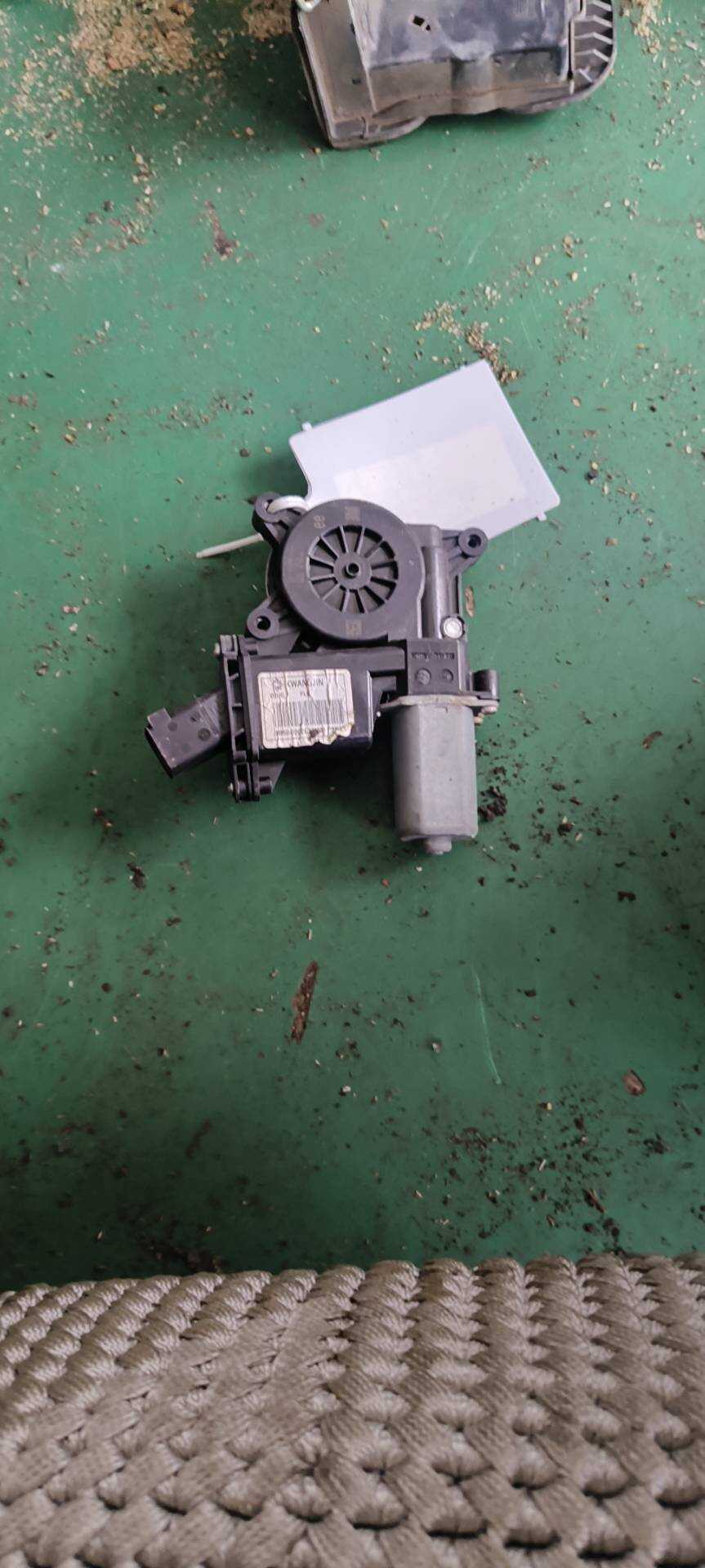 84578843 前门玻璃升降器总成(左)