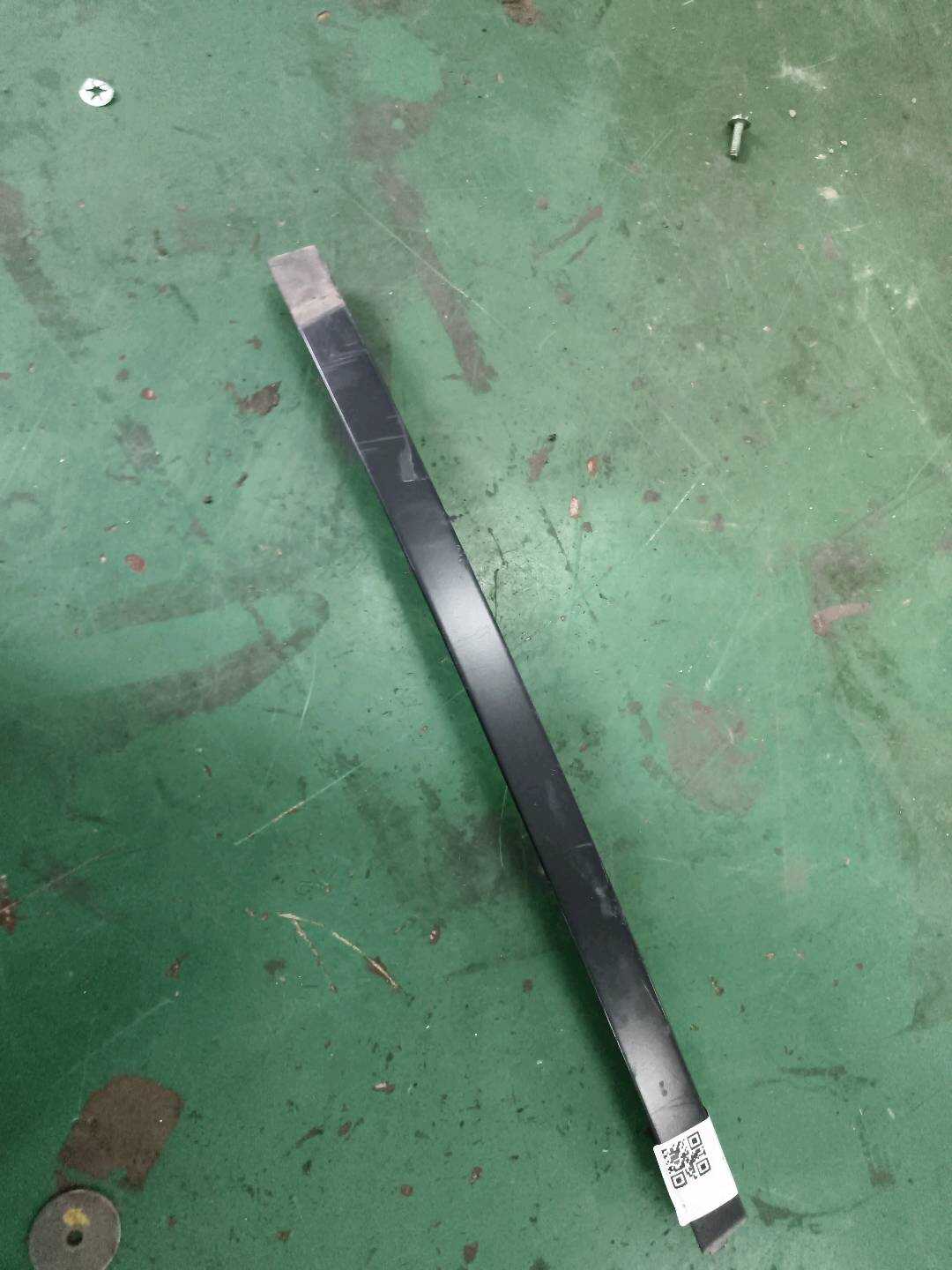 51348402577 后门玻璃导轨(左后)