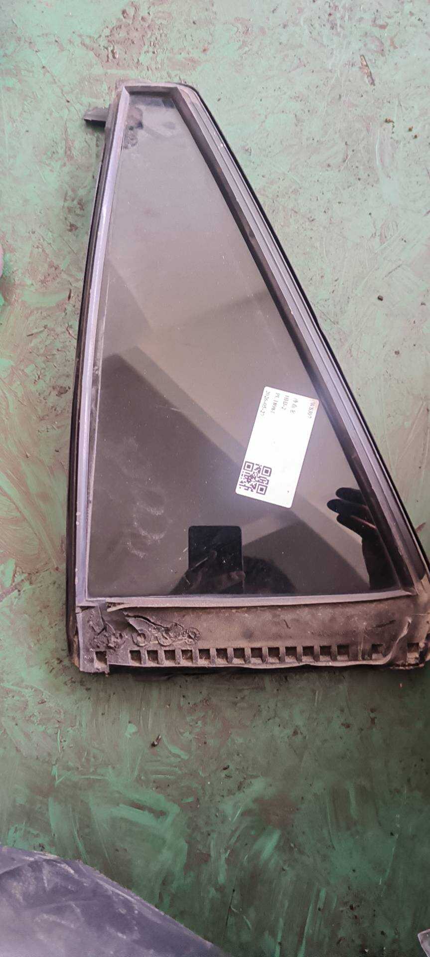7T4Z7825381A 后门三角窗玻璃(左)