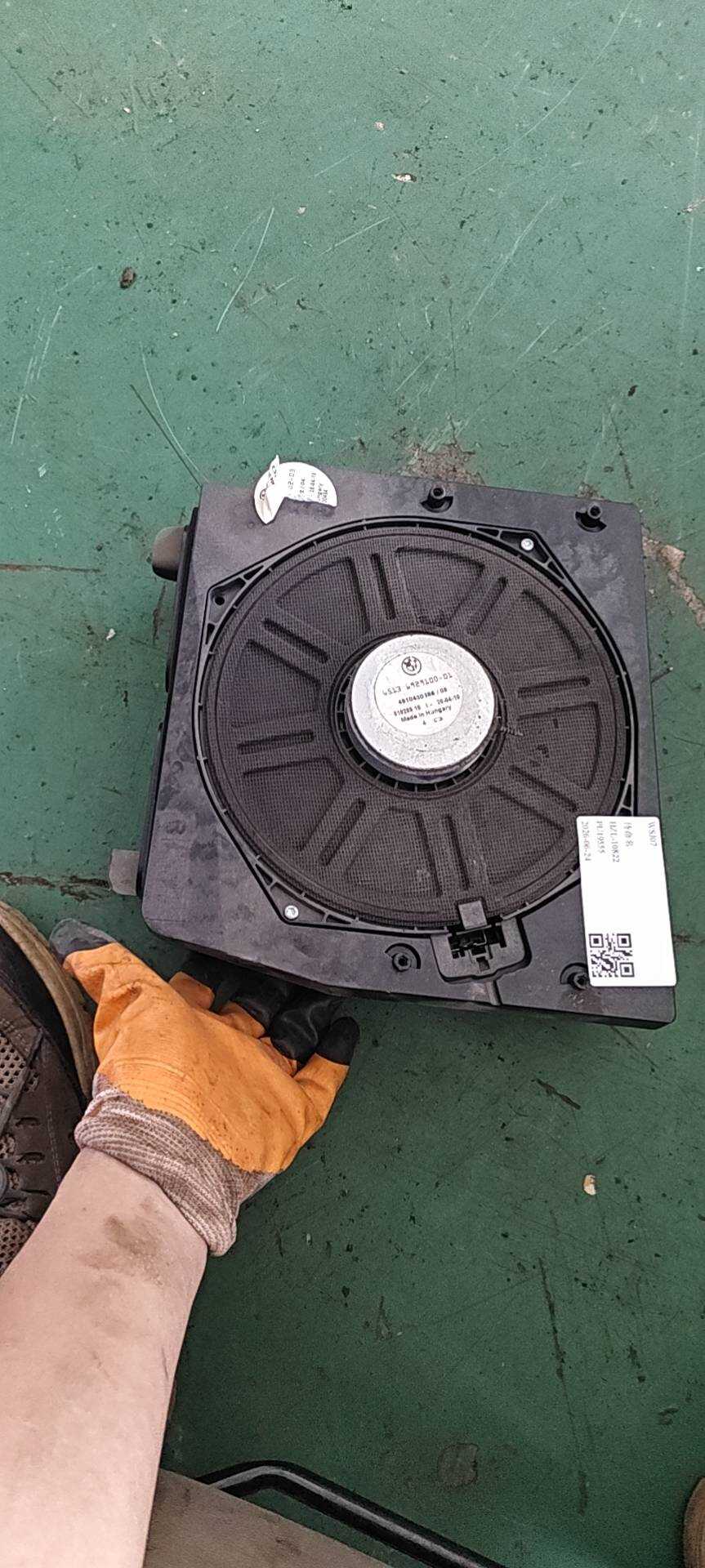 65136990102 中央低音扬声器(右)