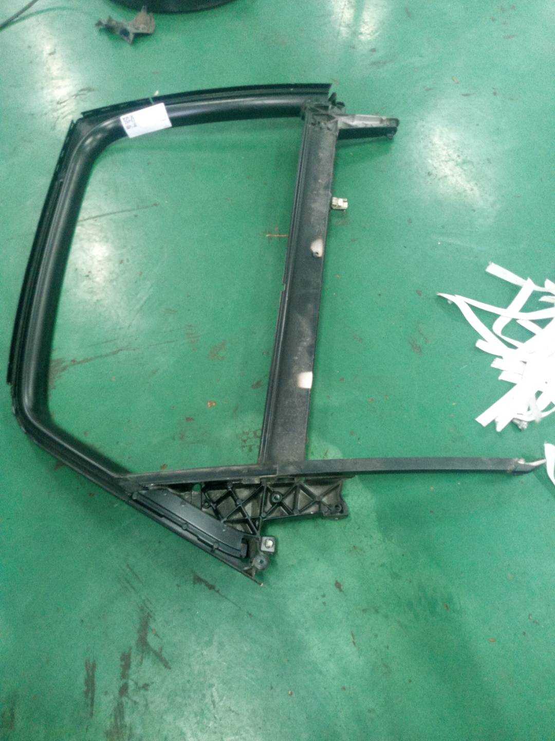 L8E5839630B 后门窗框（右）