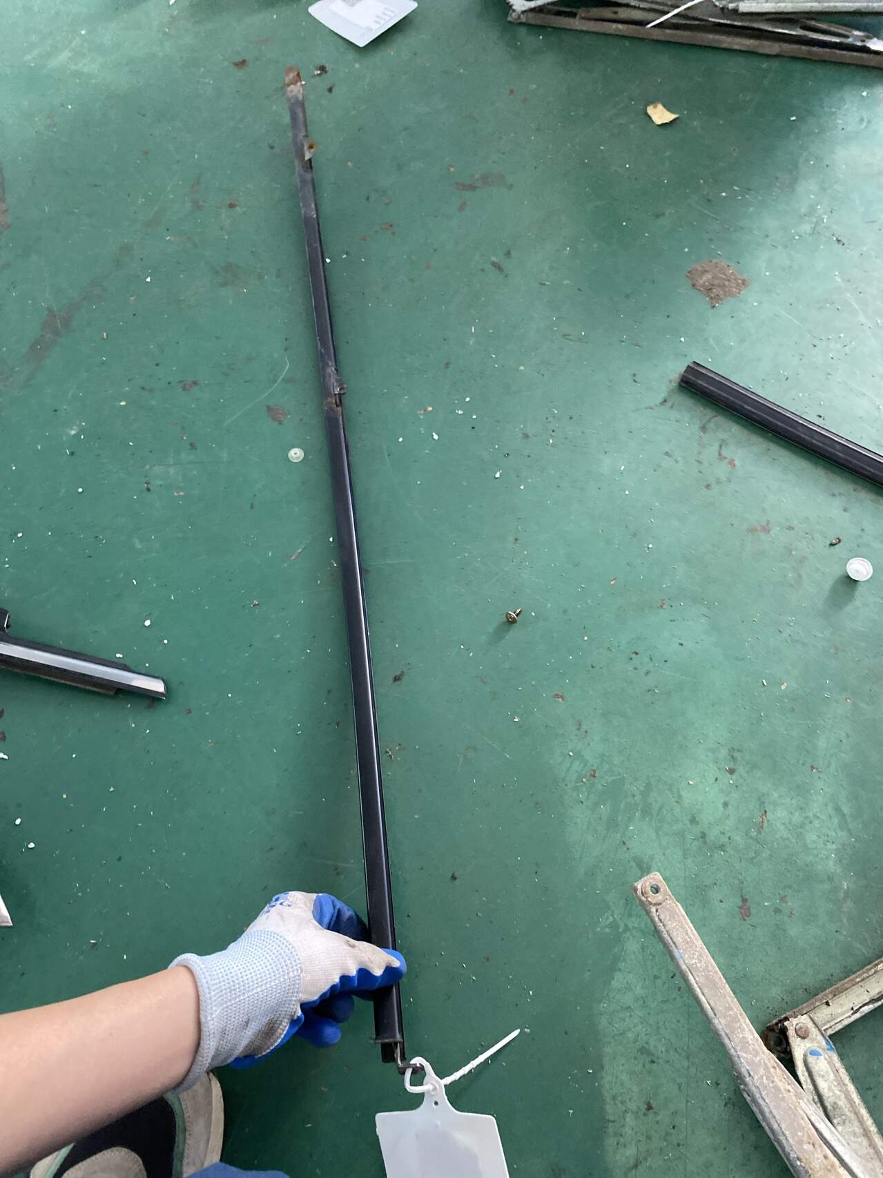 6740860050 后门玻璃导轨（左后）