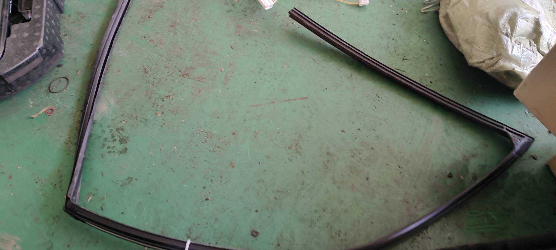803315MA0A 前门玻璃绒槽（左）