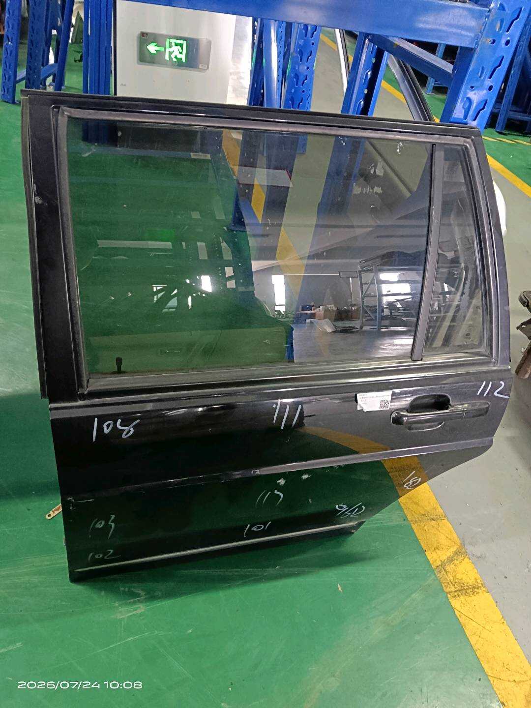 33D833051C 后门壳(左)