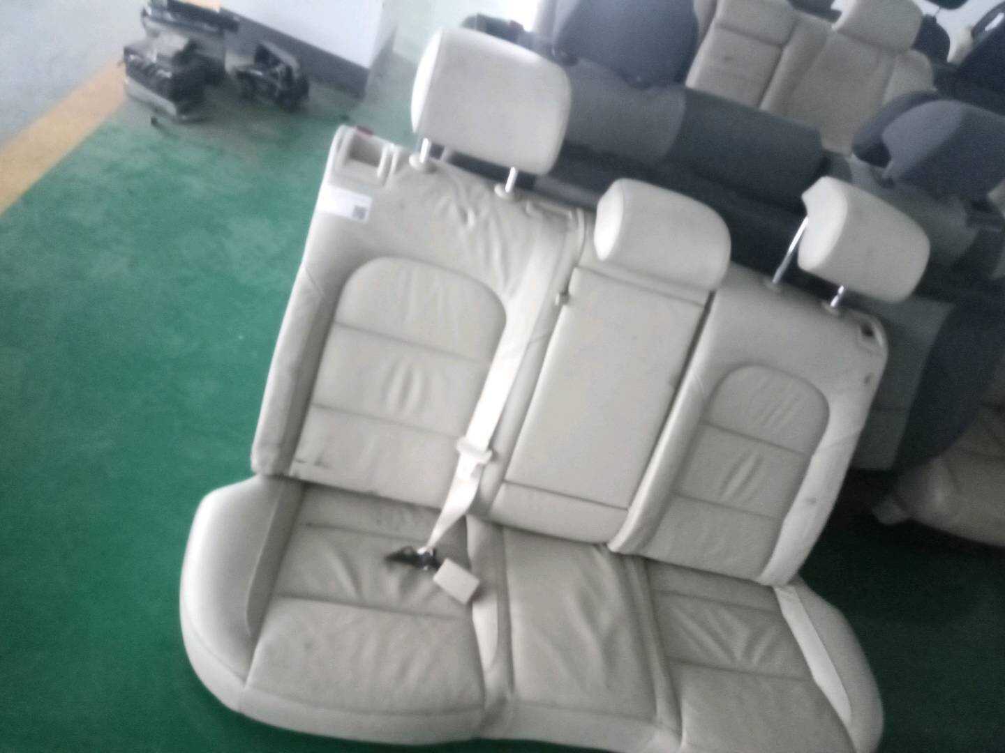 1KD885305A 后座椅底座软垫