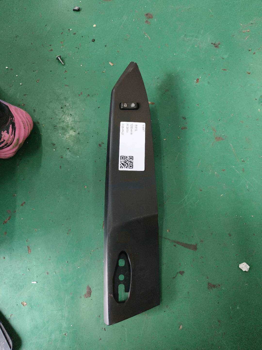 7423176010 Front Door Window Switch Trim Panel, Right