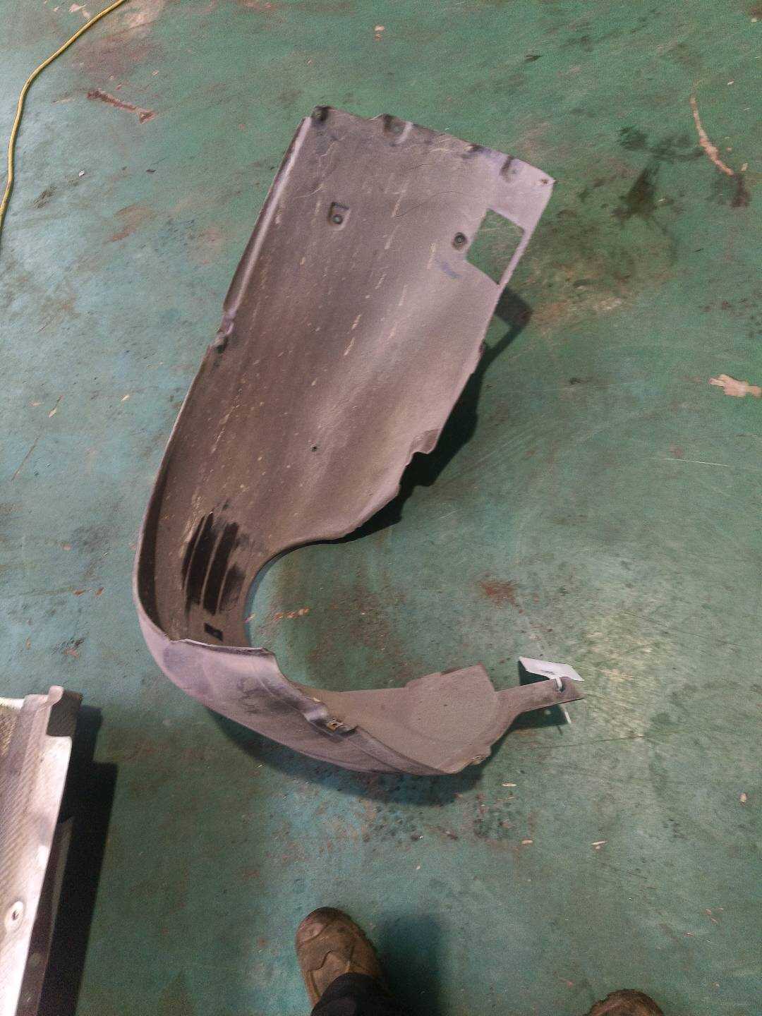 51717136680 前叶子板内衬(右)