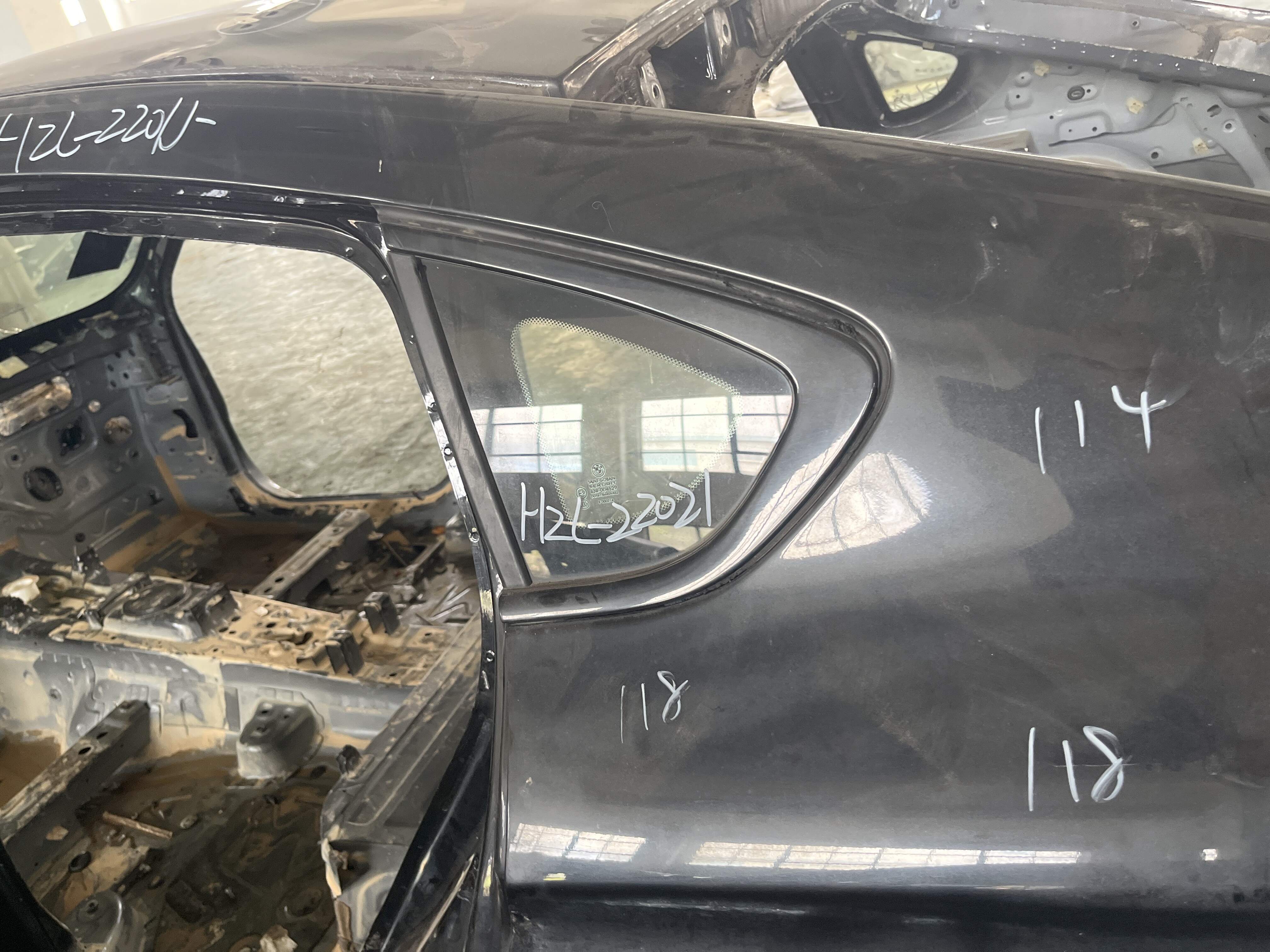51377335513 Rear Quarter Glass, Left