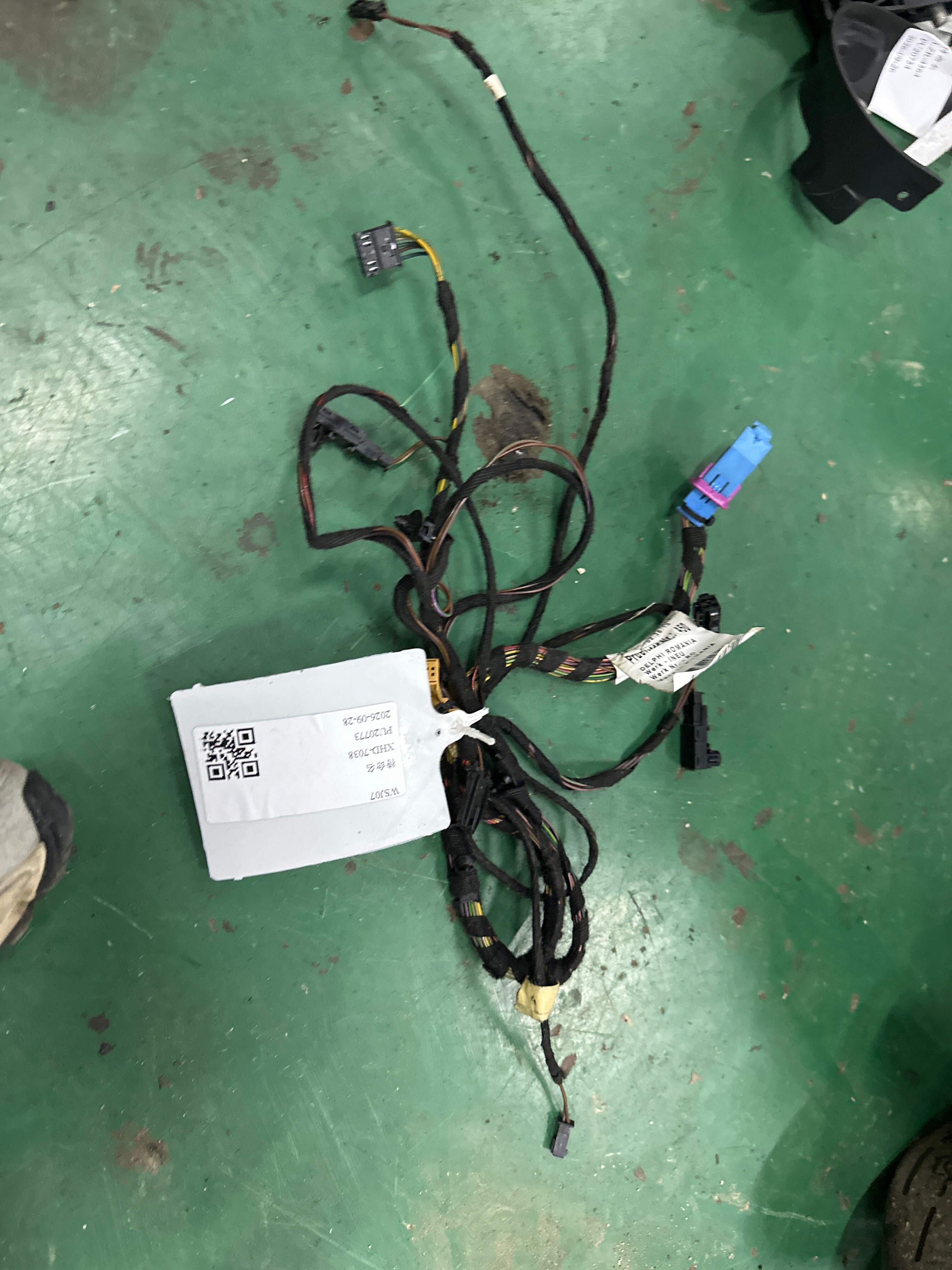 95861262000 Front Door Wiring Harness, Left