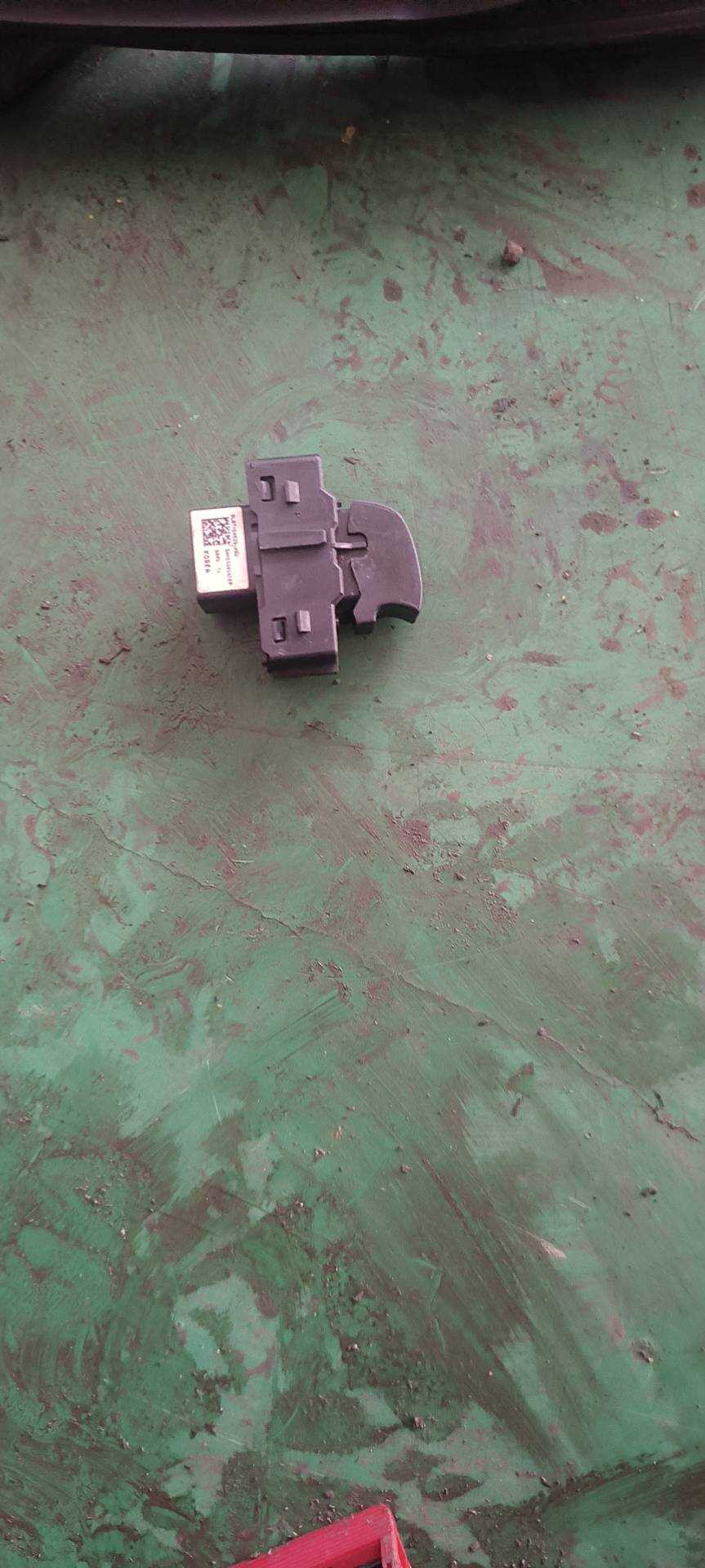 8L8T14529AB Rear Door Window Switch, Left