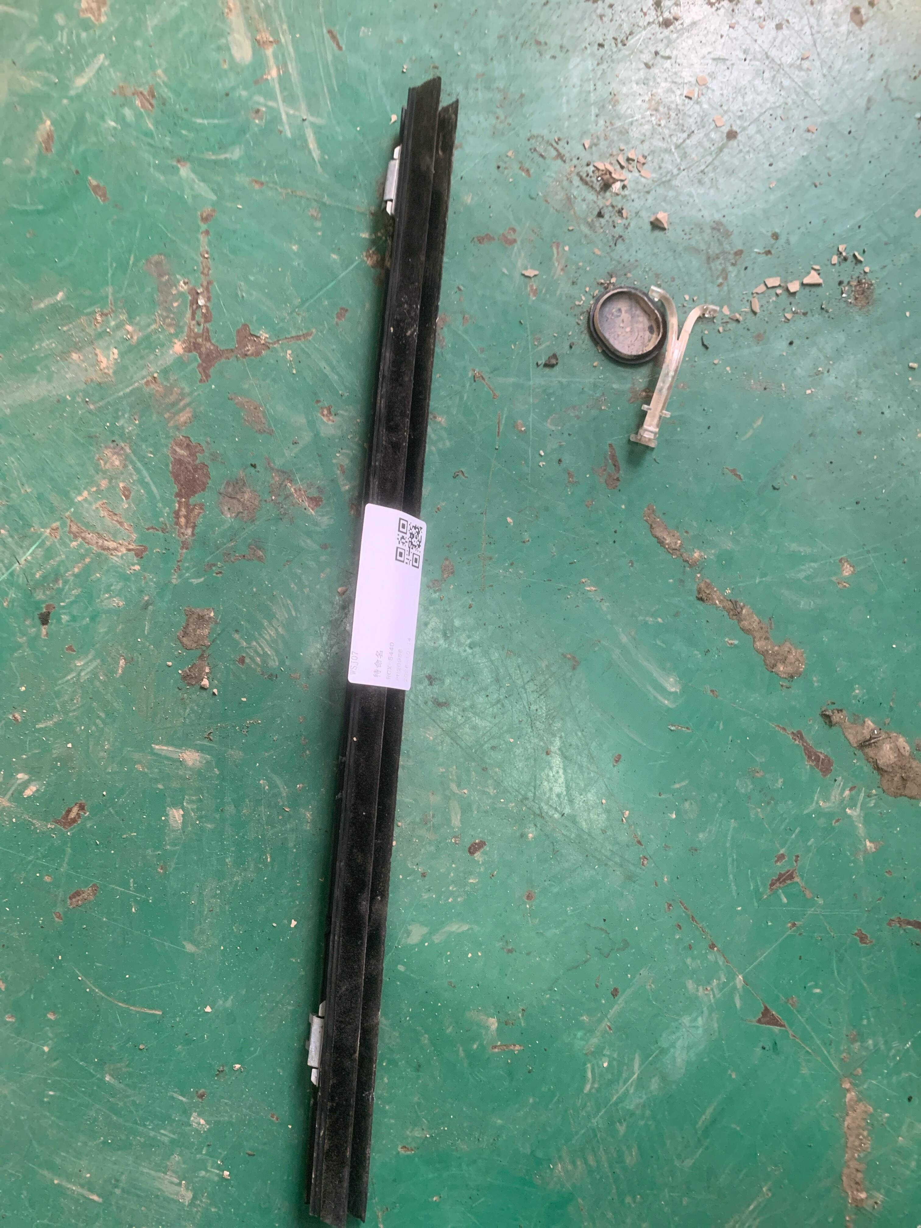 51227335695 后门玻璃压条(左内)