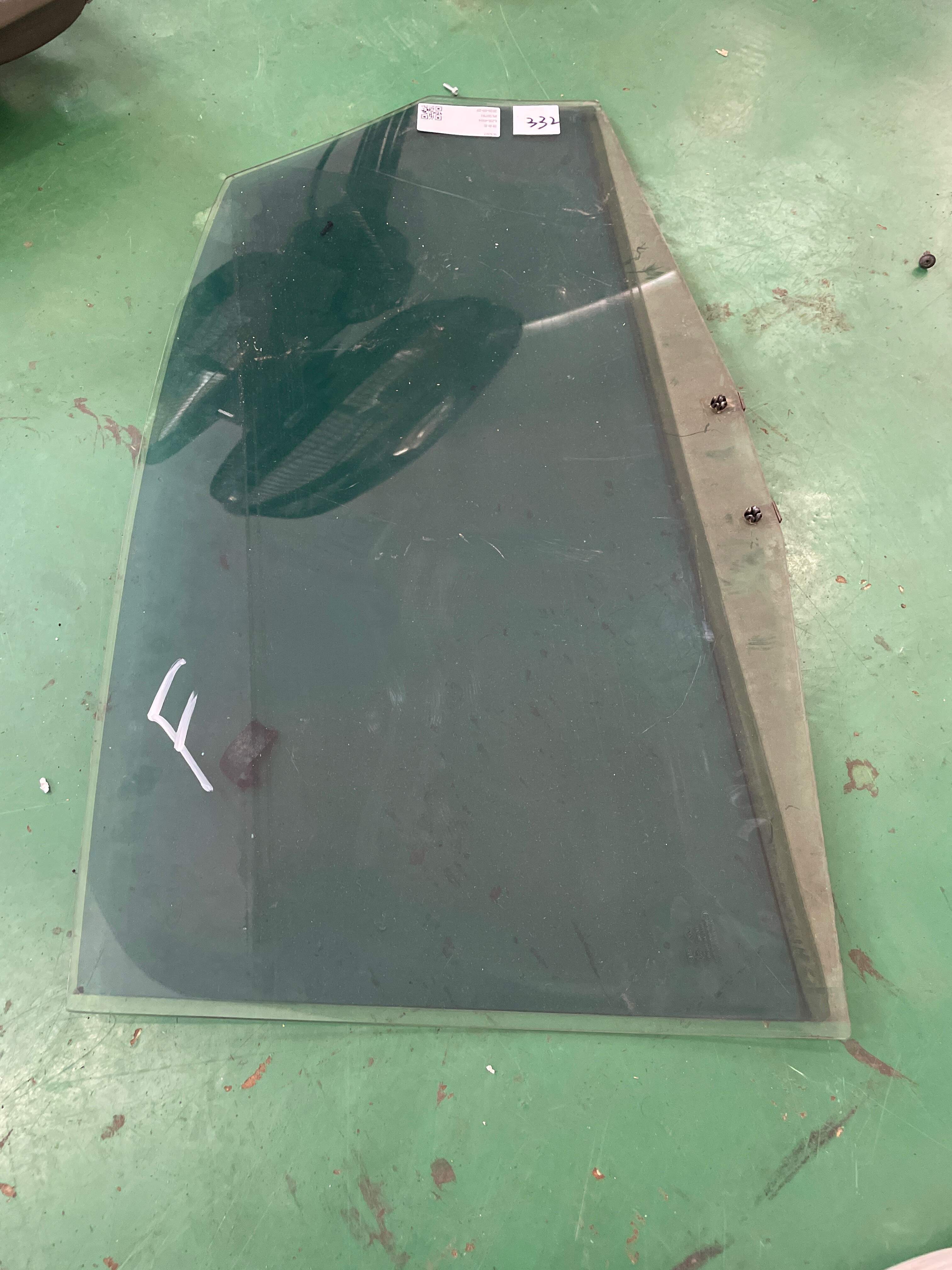 L4C5845206 后门玻璃(右)