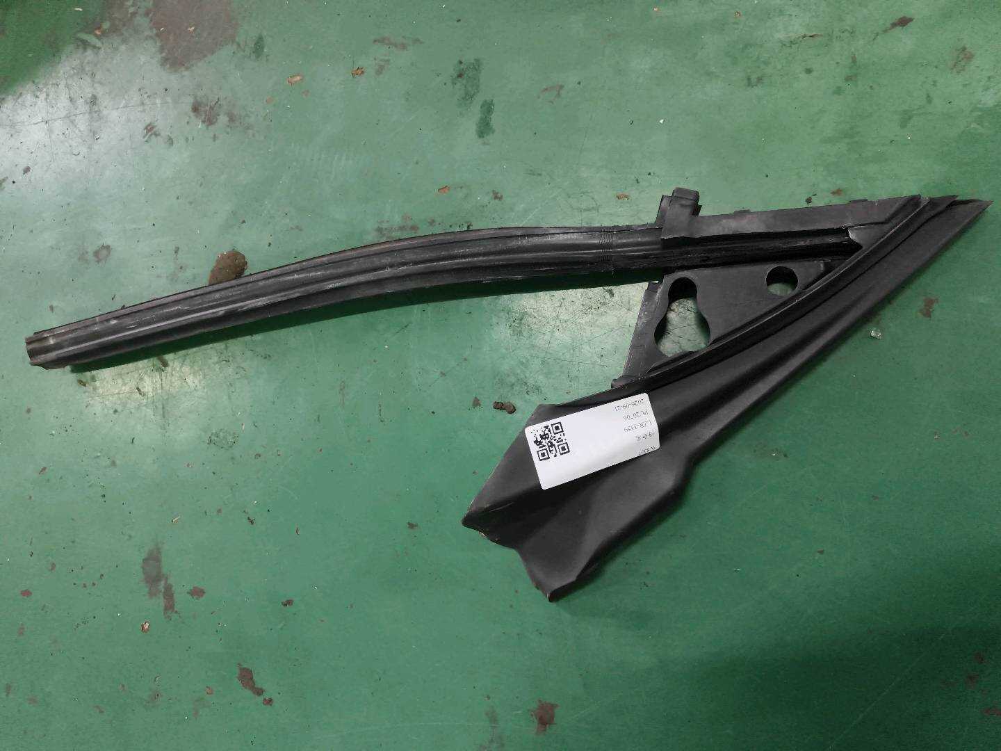 51337268419 前门玻璃绒槽(左)