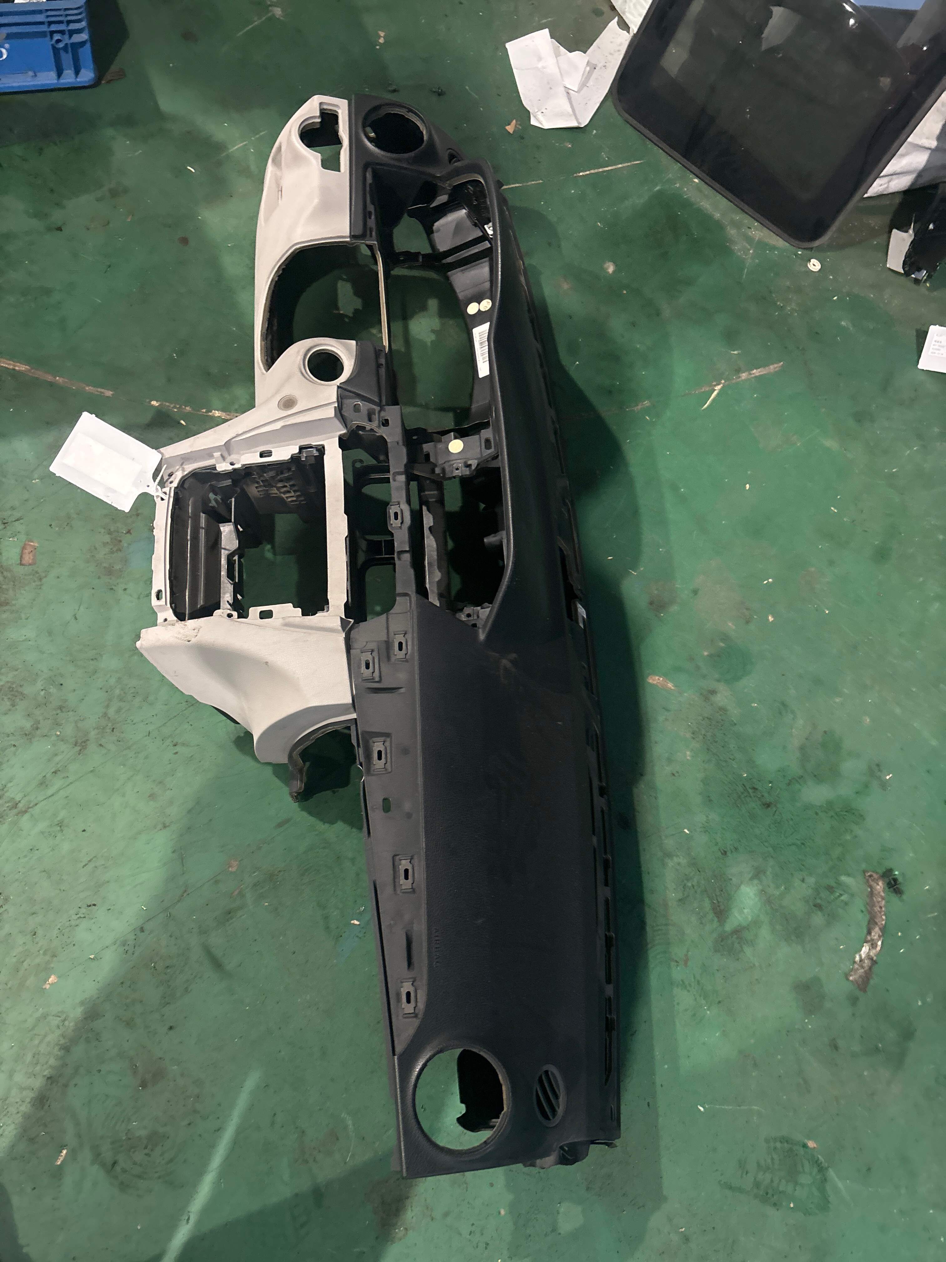 A20468055877M63 仪表台壳
