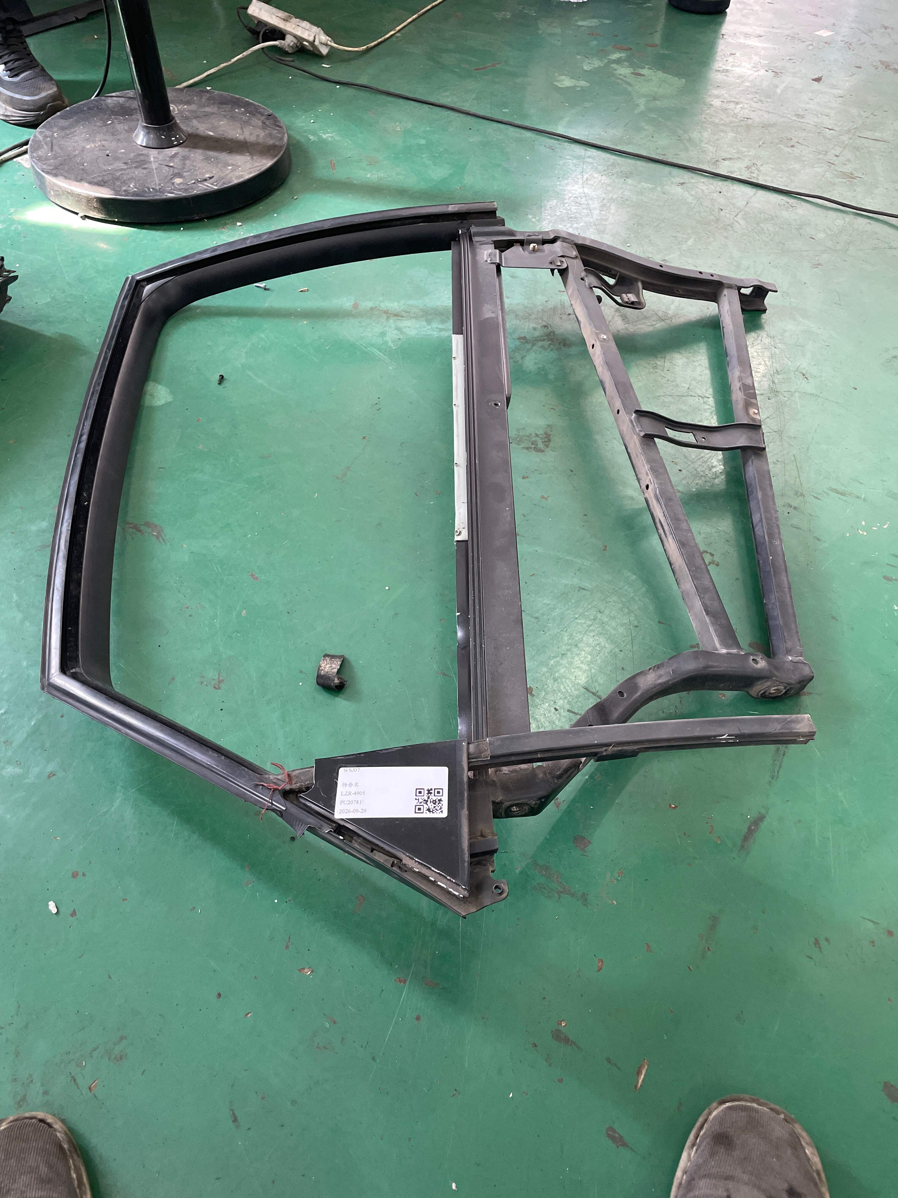 4C5839754 带车门窗框的 车门内装件支座