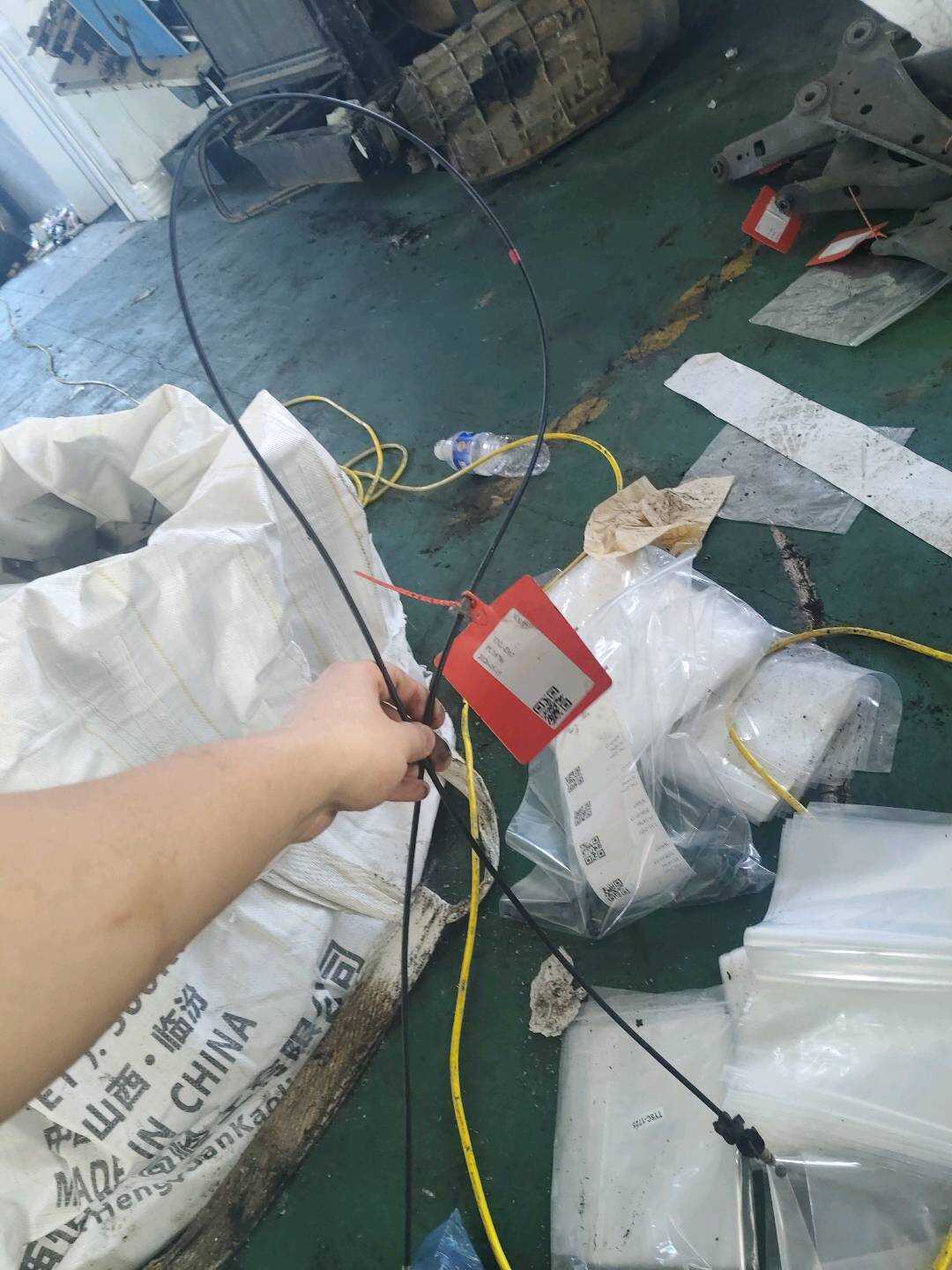 536300R020 前机盖拉线