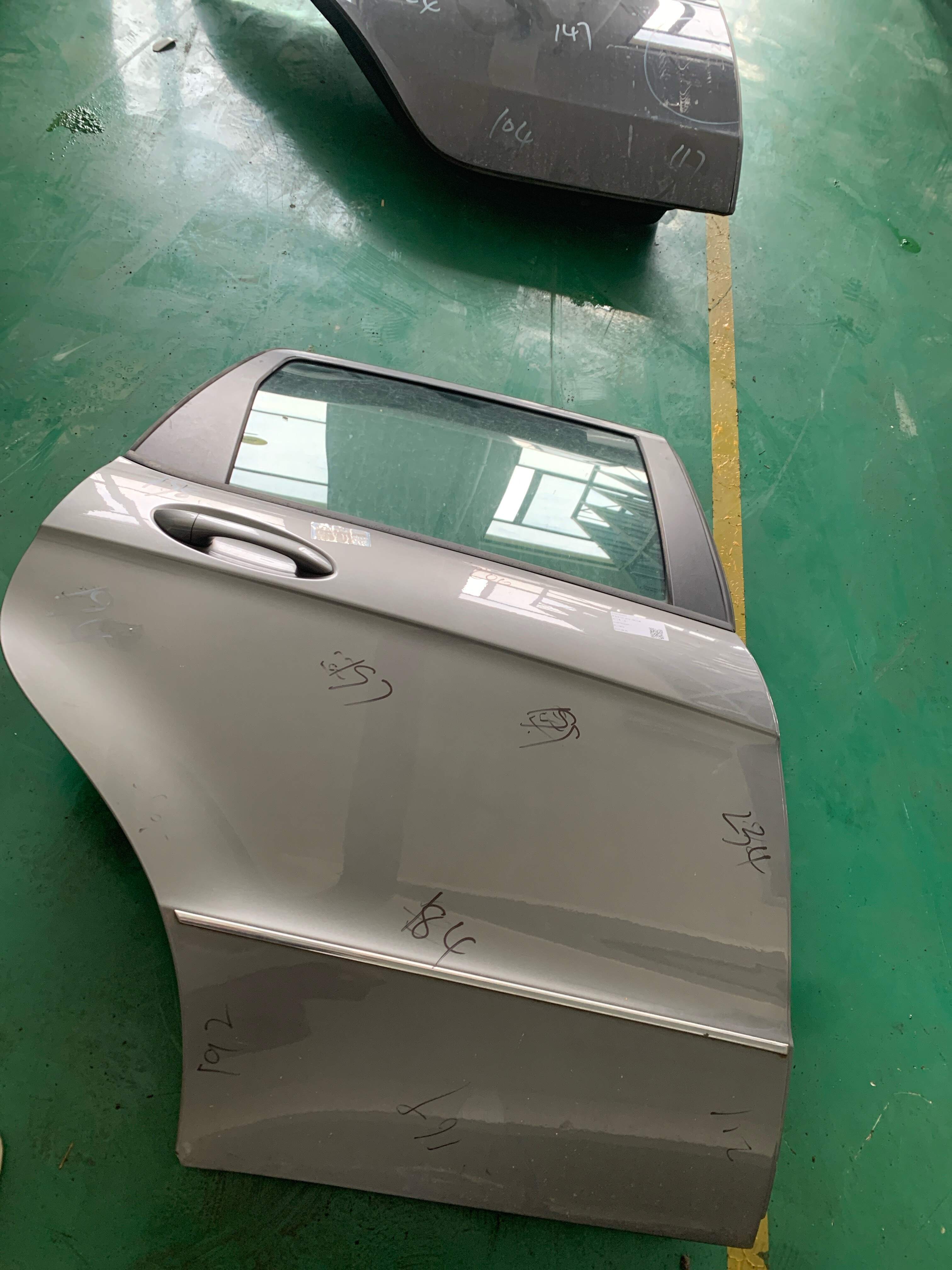 A1697302005 后门壳（右）