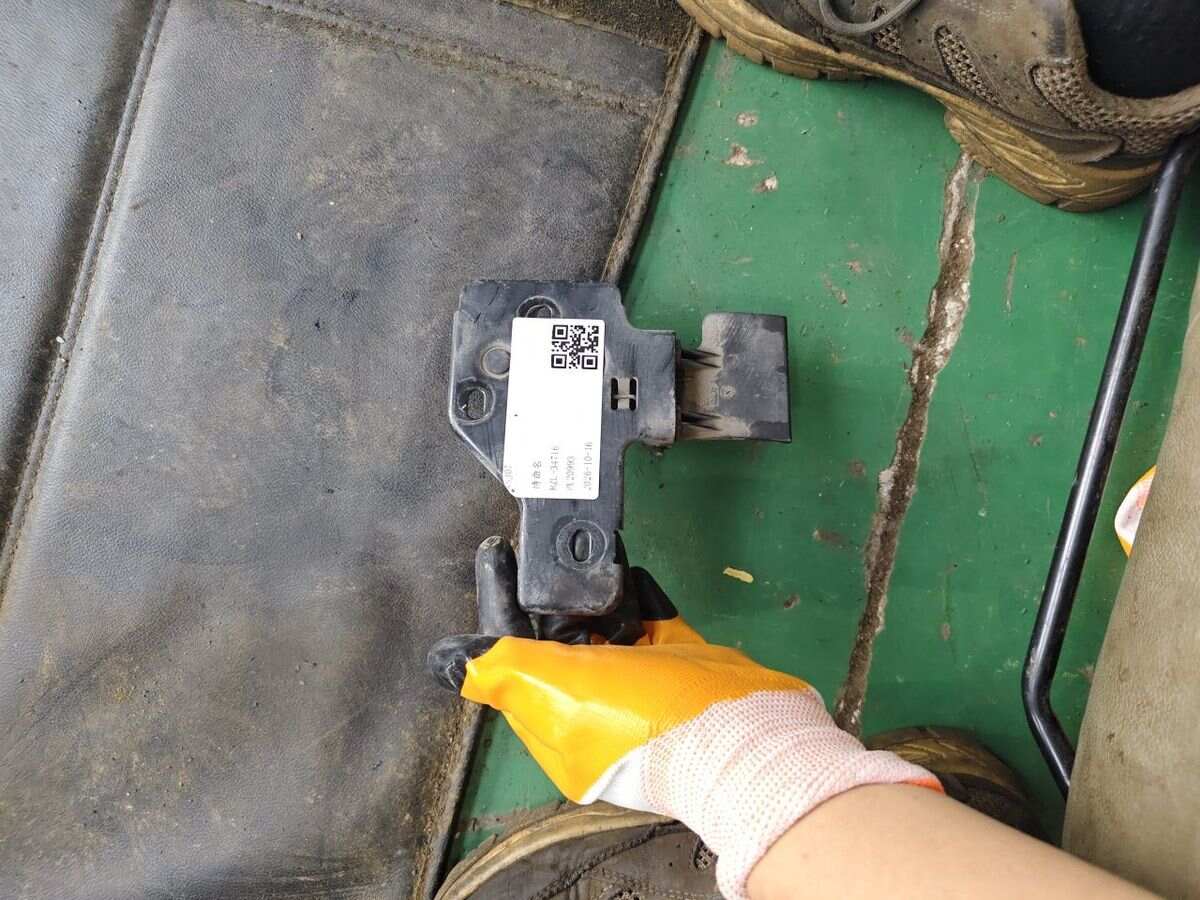 4L0823480 Front Hood Lock Striker