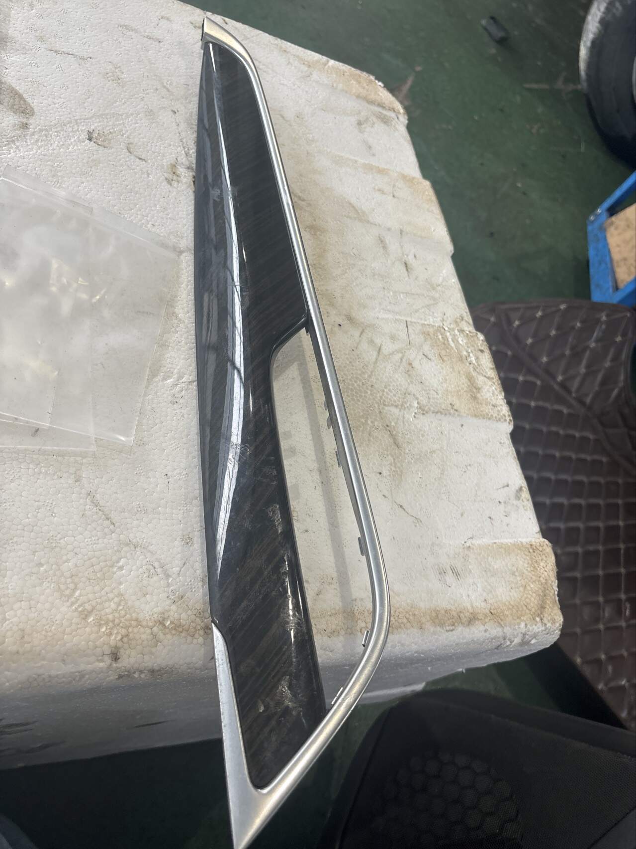 23199246 Rear Door Handle Bracket, Right