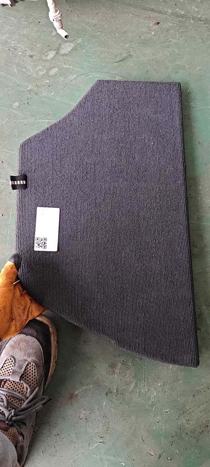 84572TW0H01ZA 行李箱地毯（左）