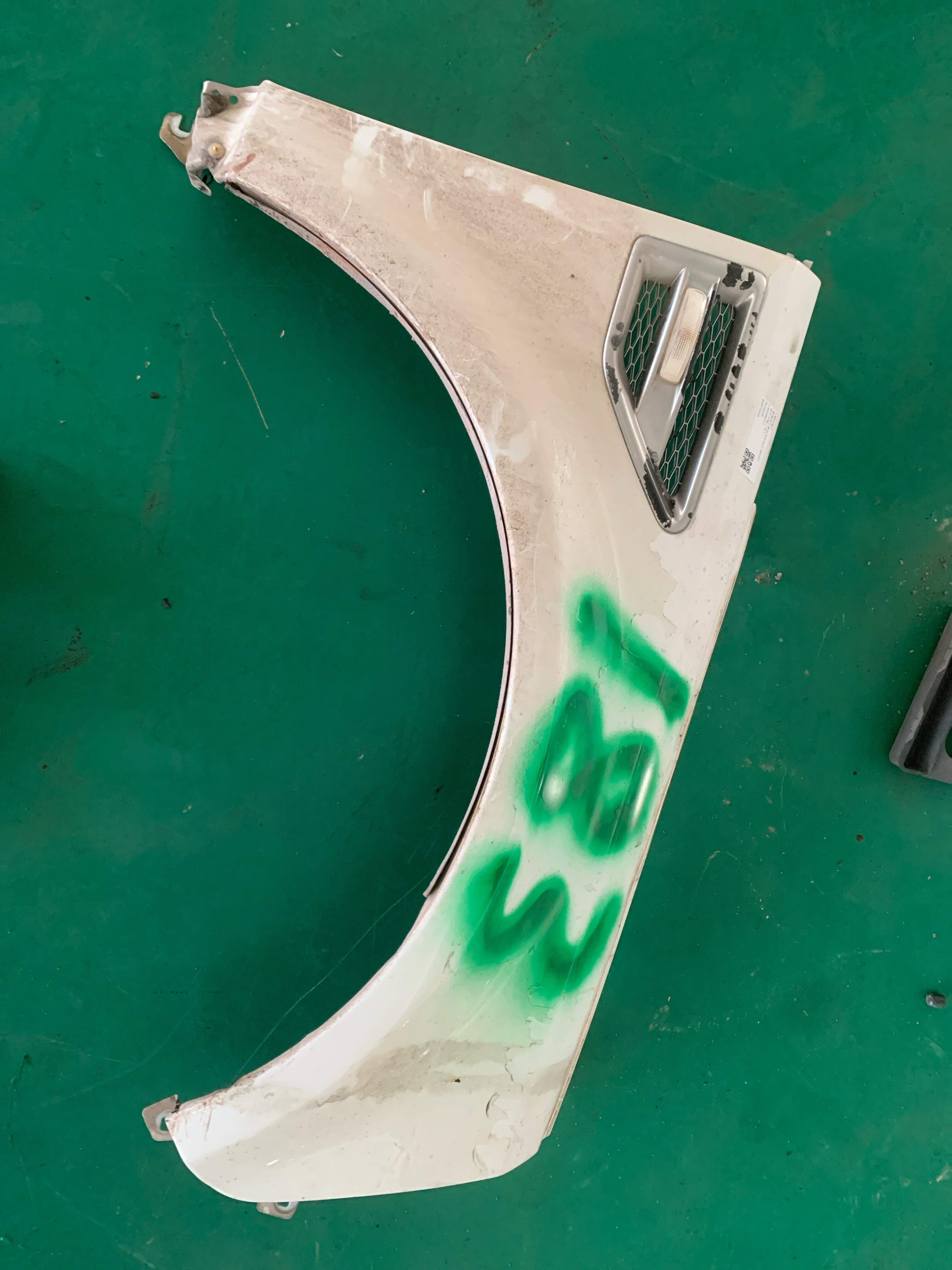 LR005867 Front Fender, Right