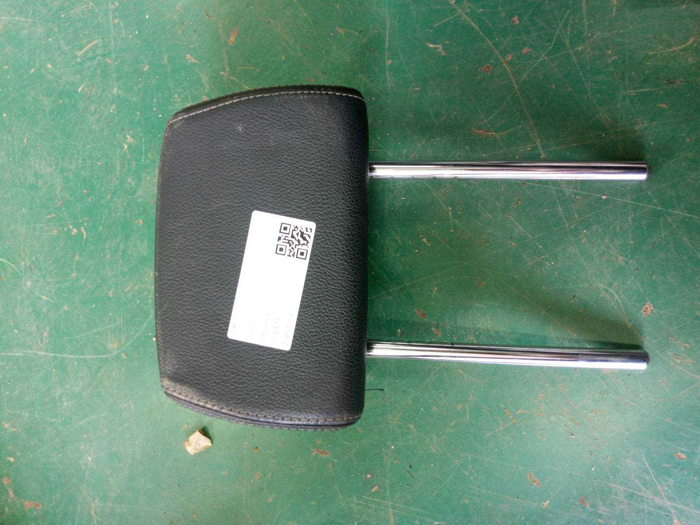 52207256536 后座椅头枕(中)