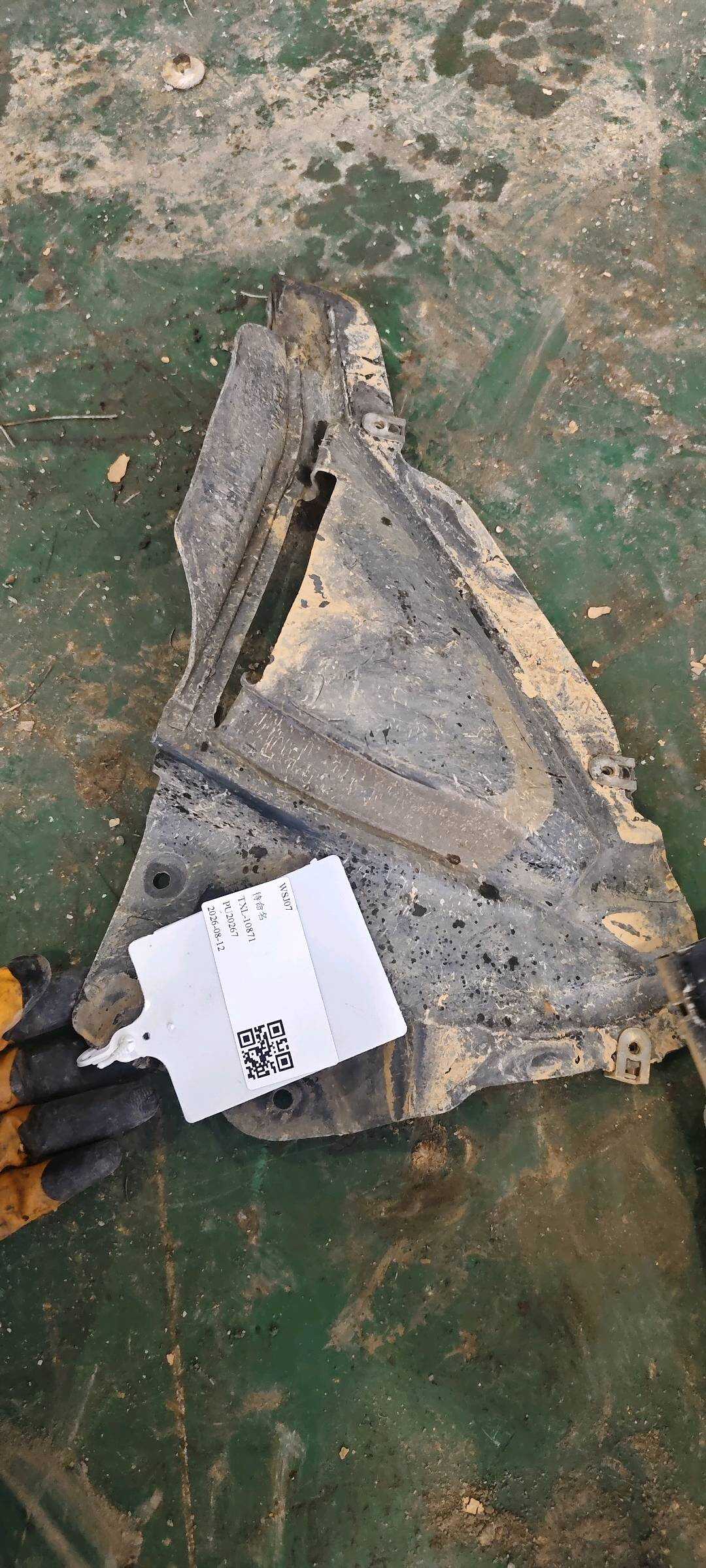 51718059318 前叶子板三角内衬(右)