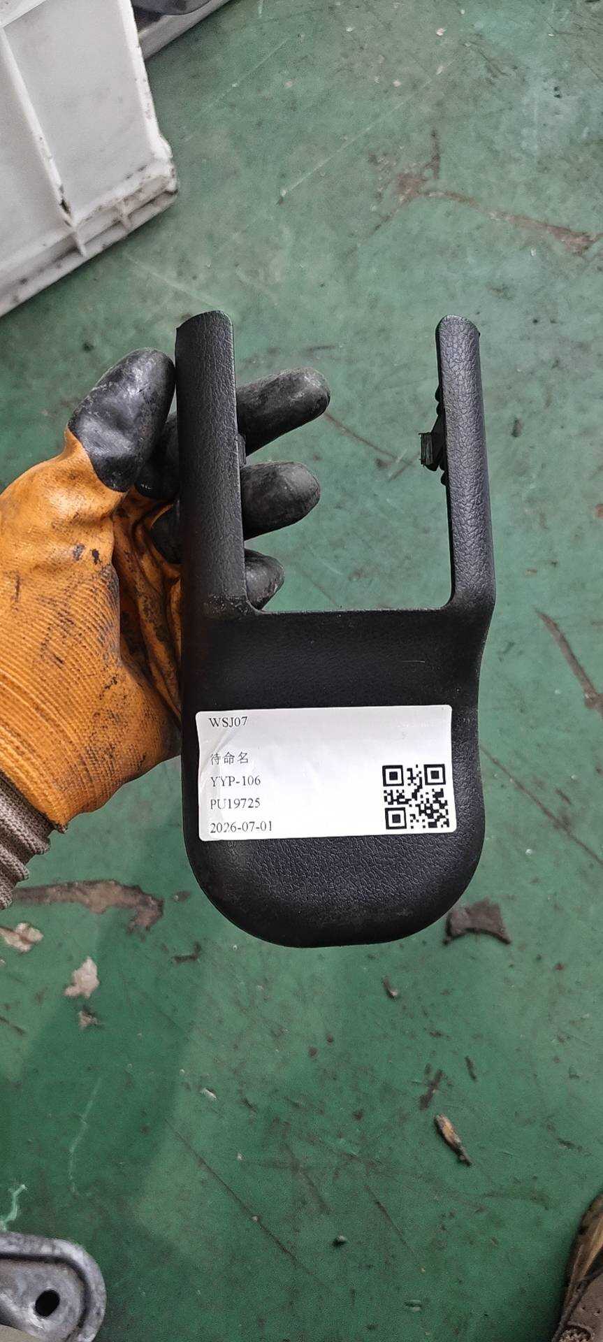 6800015XKZ96B 驾驶员座椅左后螺栓盖板 N