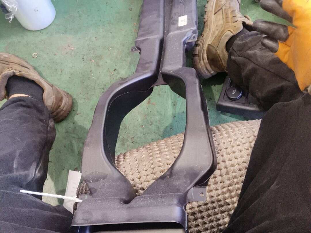 T2H3389 Floor Duct (Middle Rear)