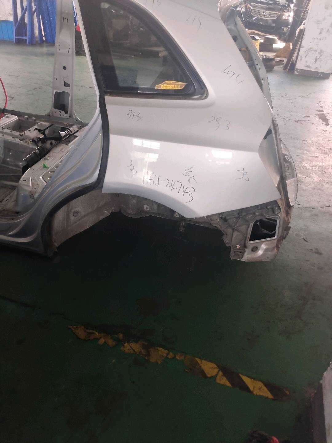 8R0810979 后轮罩内板（左）