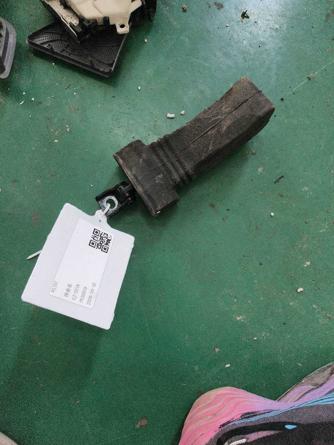 L8R0839249C 后门限位器(右)