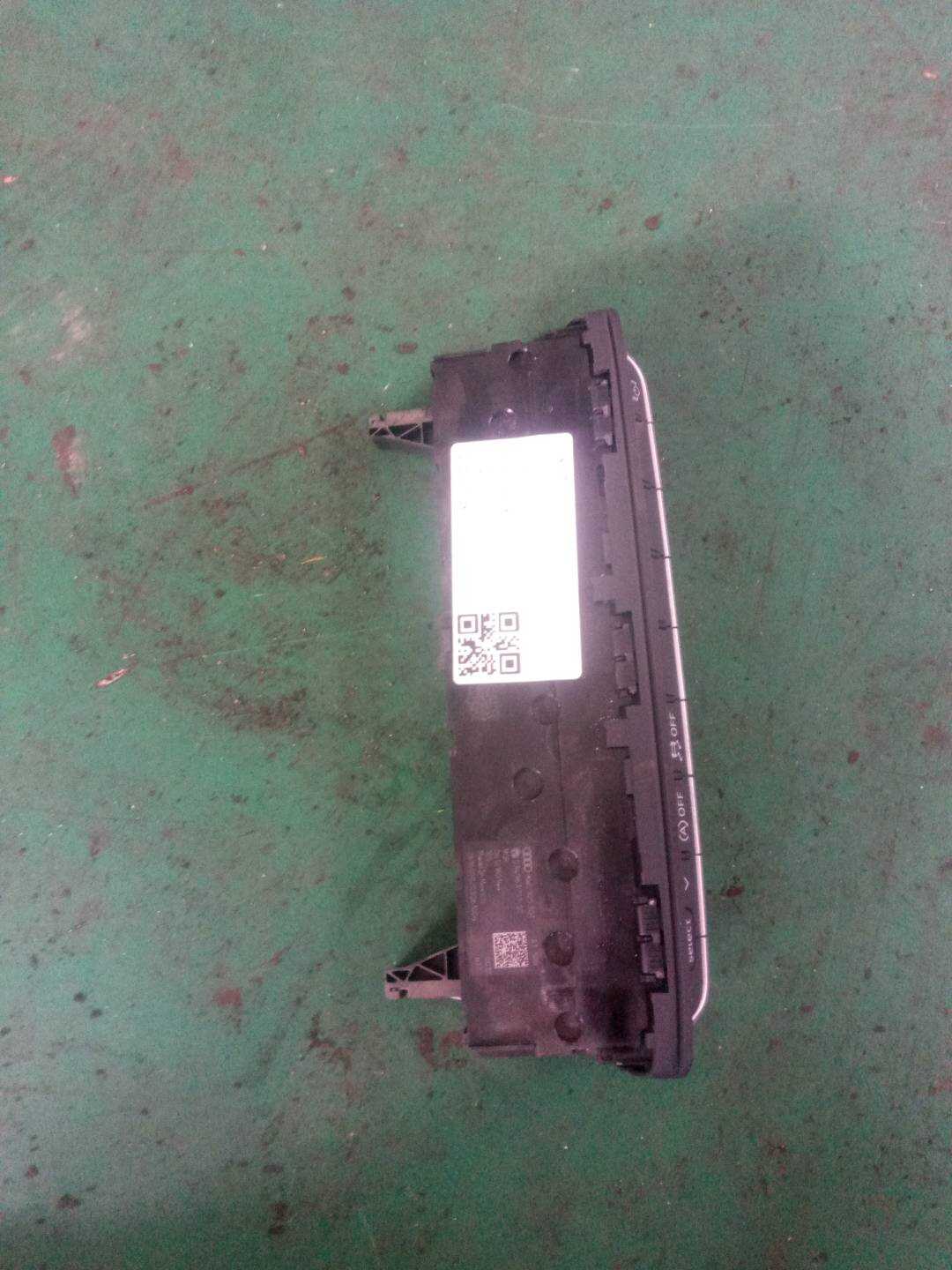 8W0925301AT 仪表台中部控制开关组