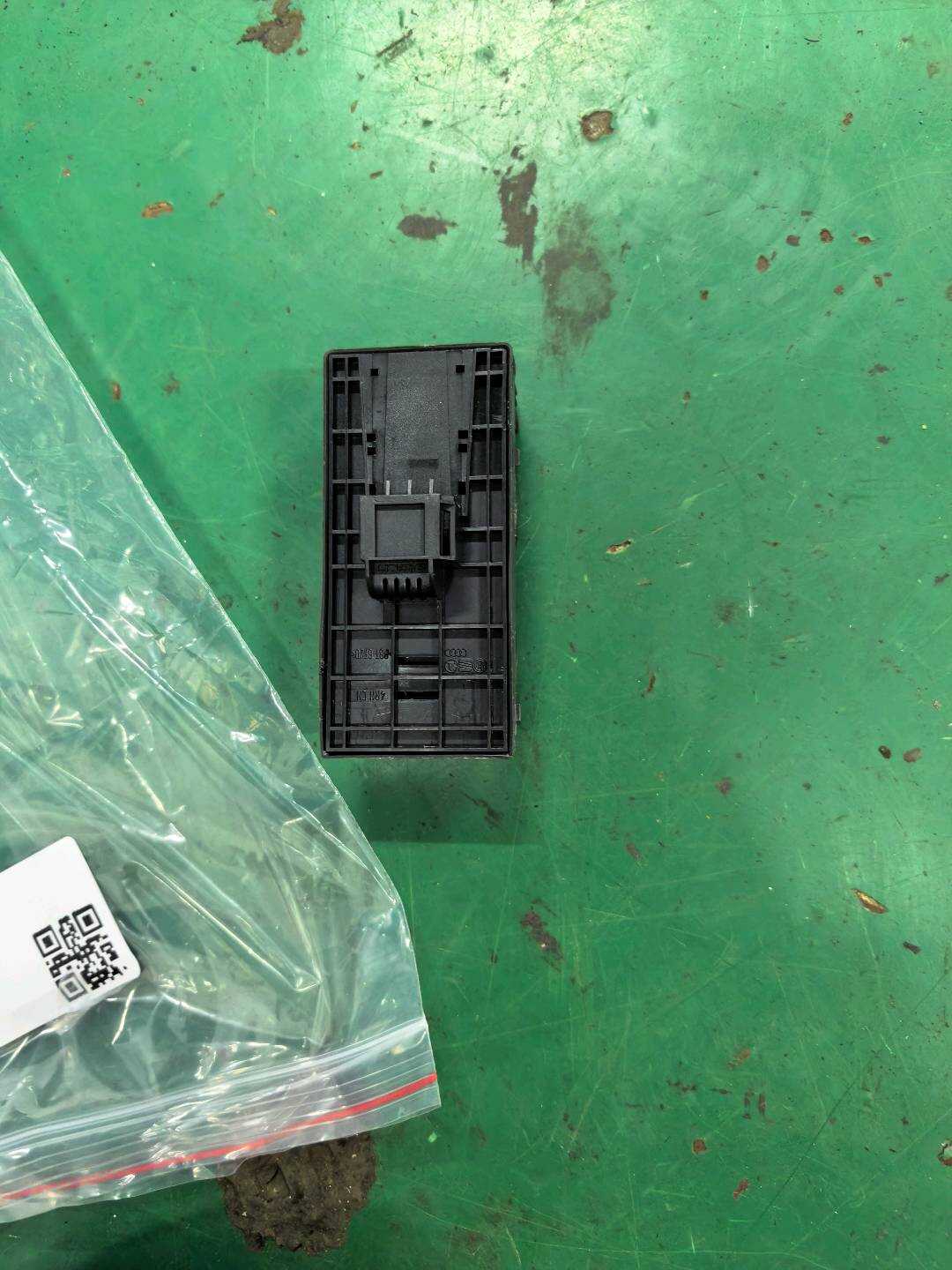8KD959851 前门玻璃升降开关(左)