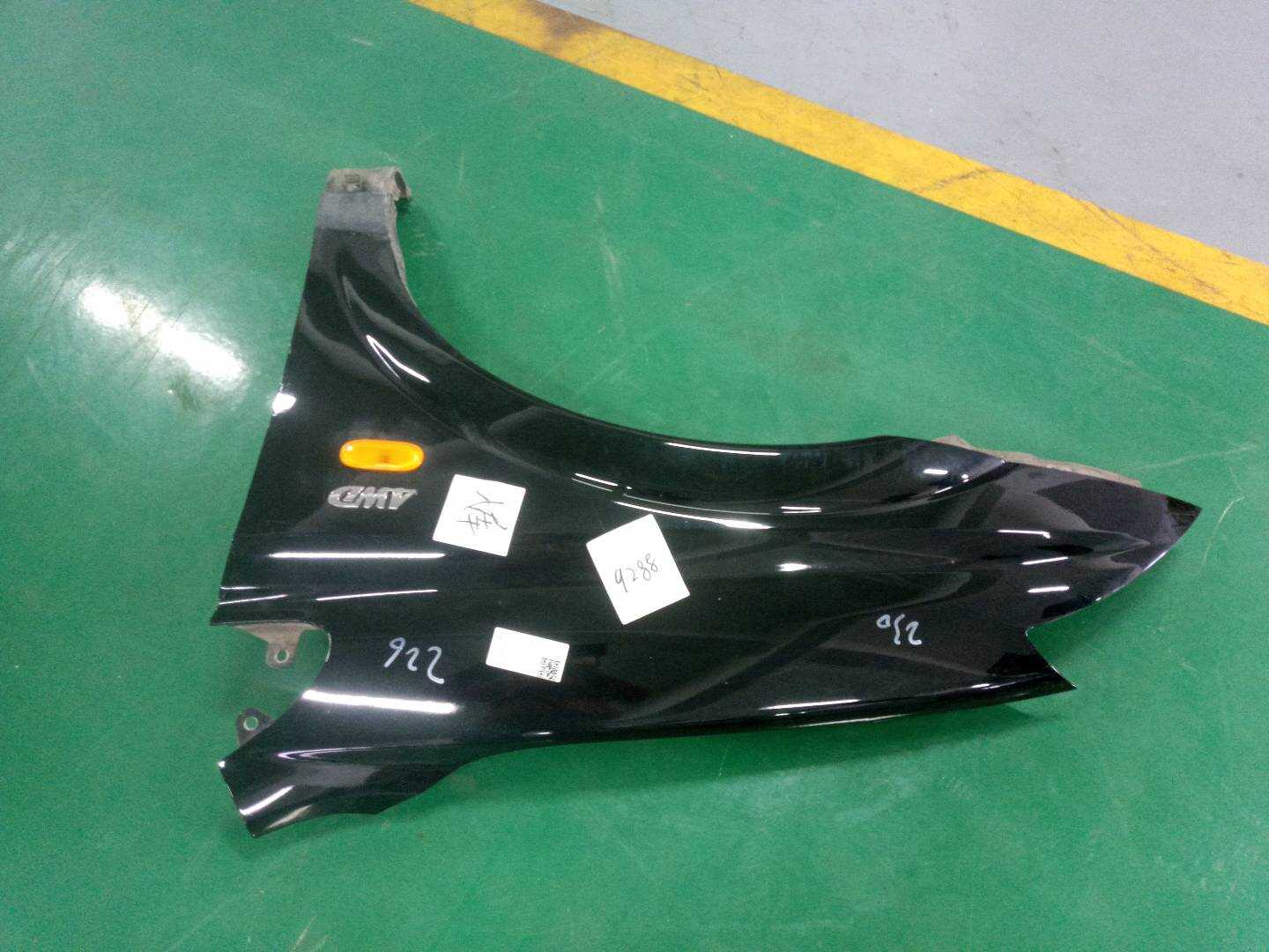 10018931 Front Fender, Left