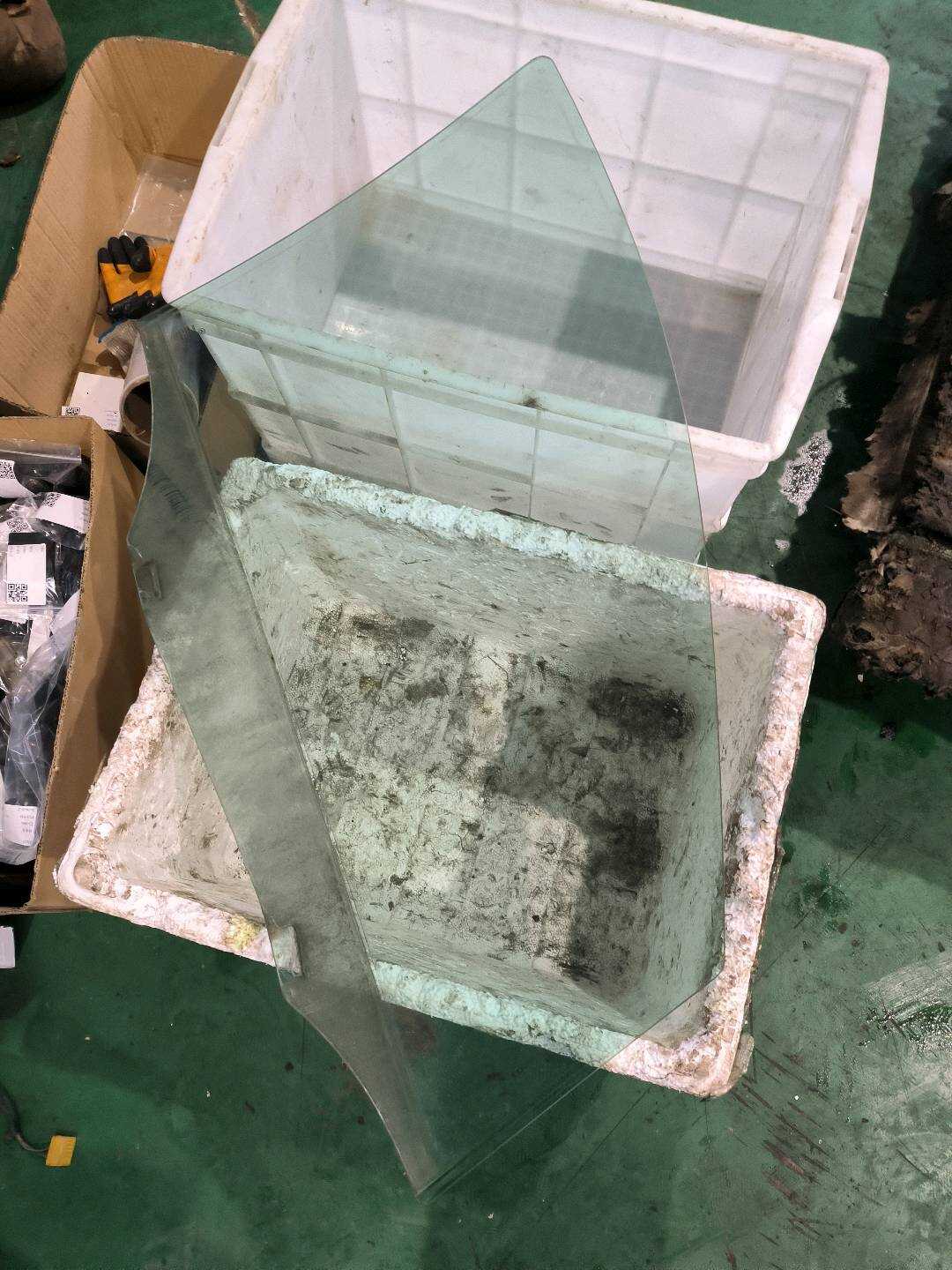 A1697250100 前门玻璃(左)