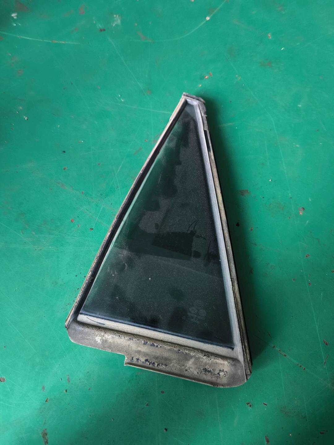 KA5C73661 后门三角窗玻璃(左)