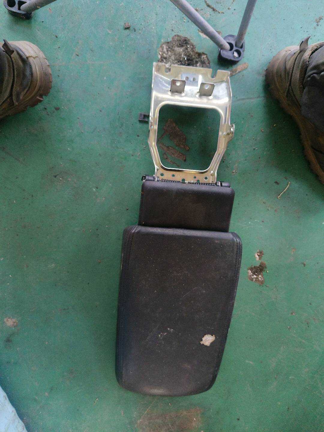 83450TL3J12ZB Center Console Armrest