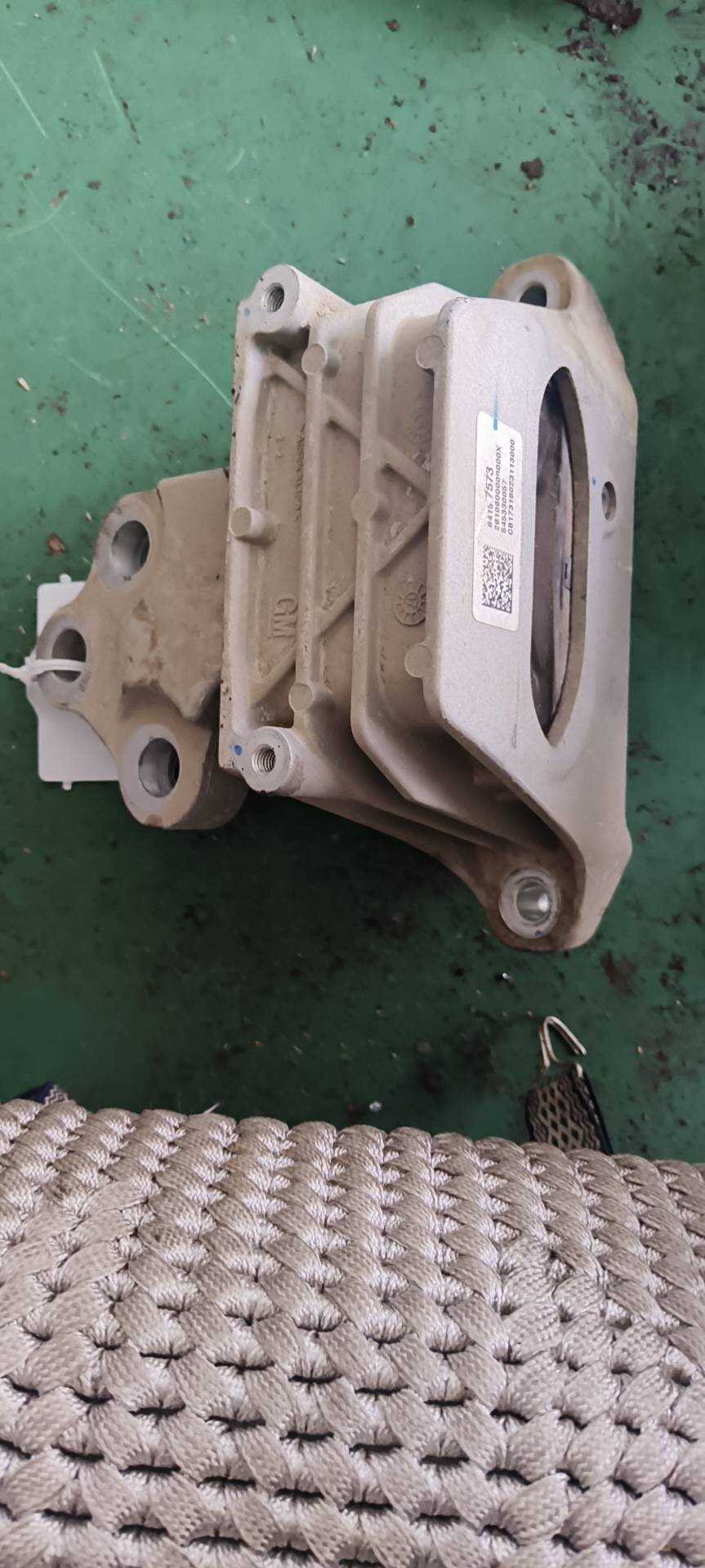 84447813 Transmission Mount