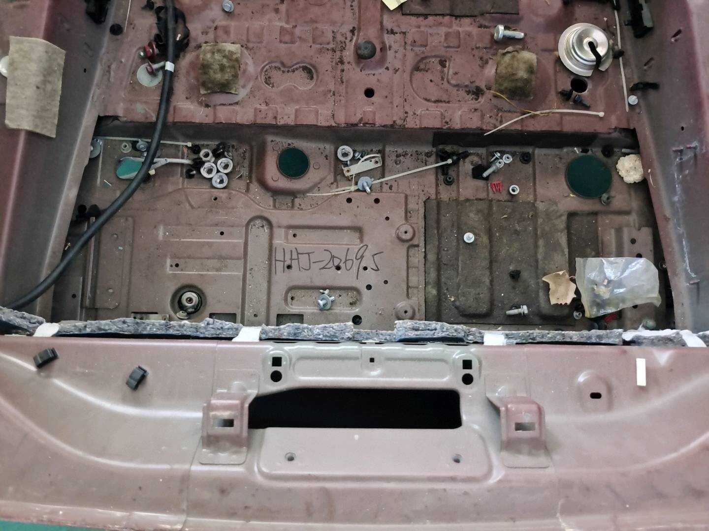 41127377379 尾盖地板(后)