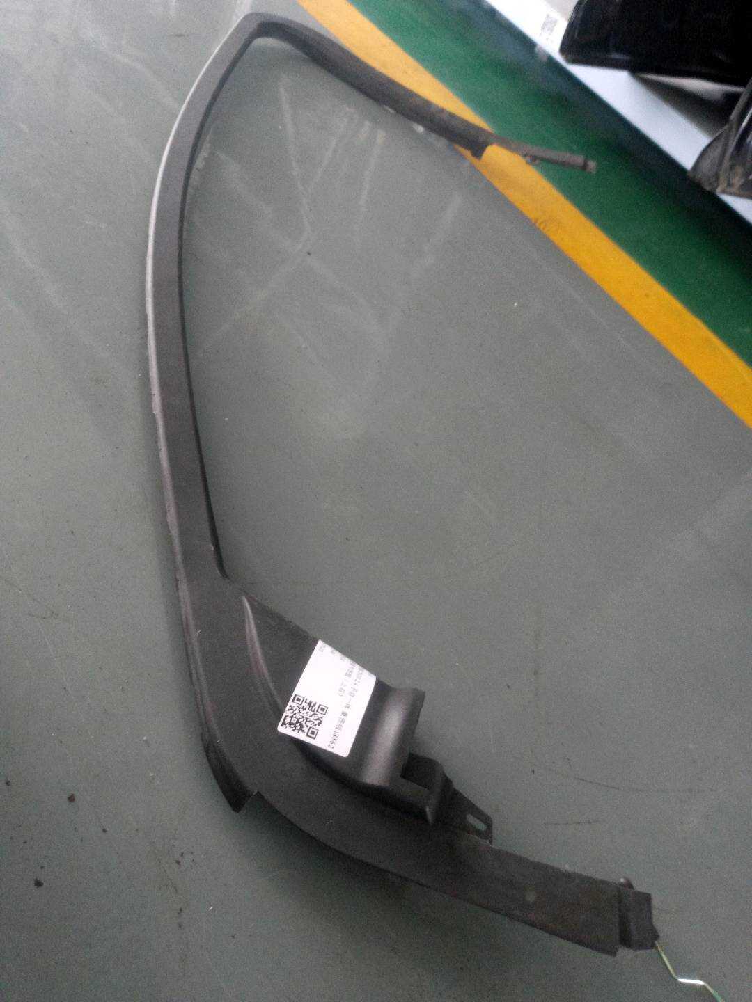 25926514 Front Door Window Frame Inner Trim (Upper Right)
